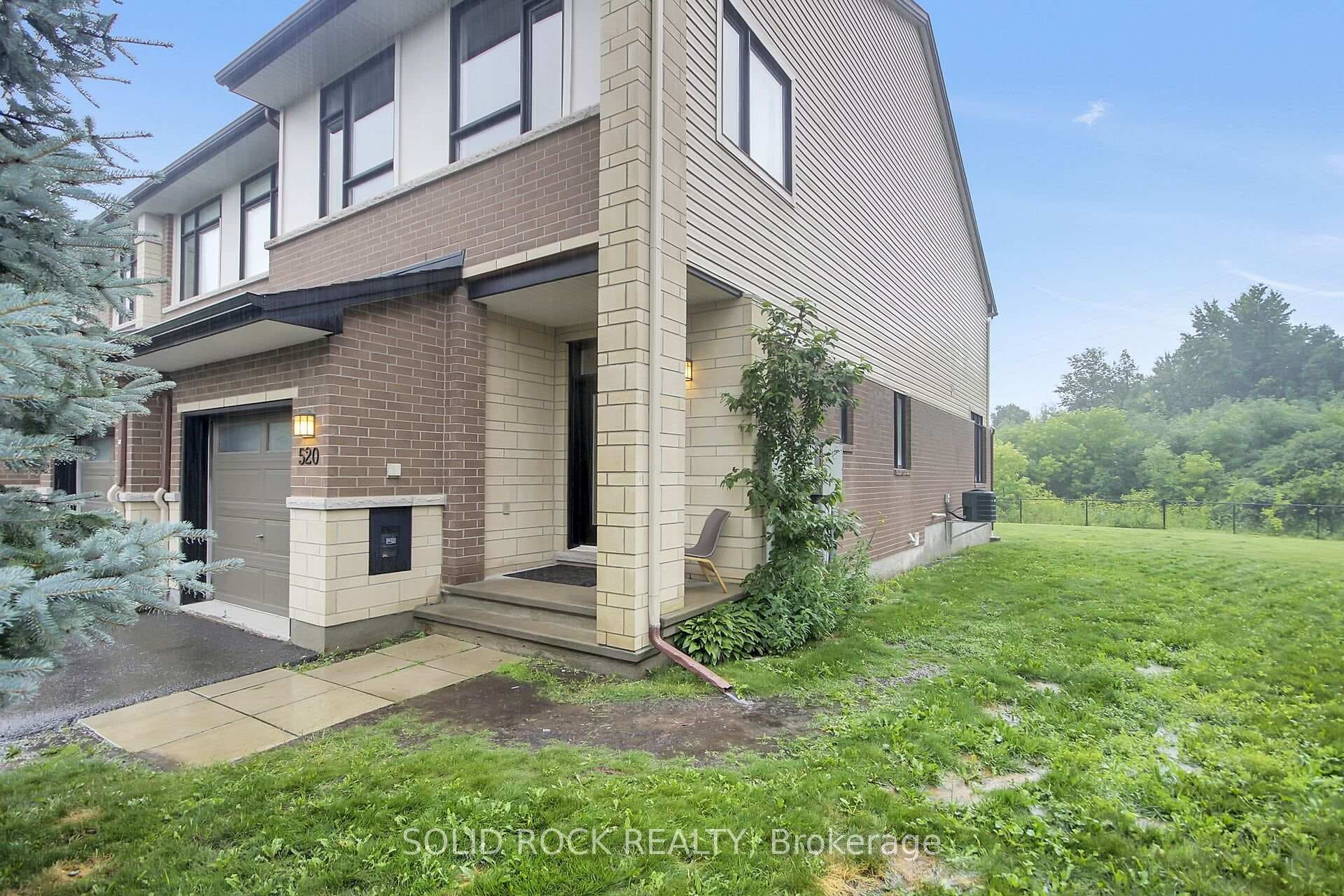 520 GRAND TULLY Way photo 2