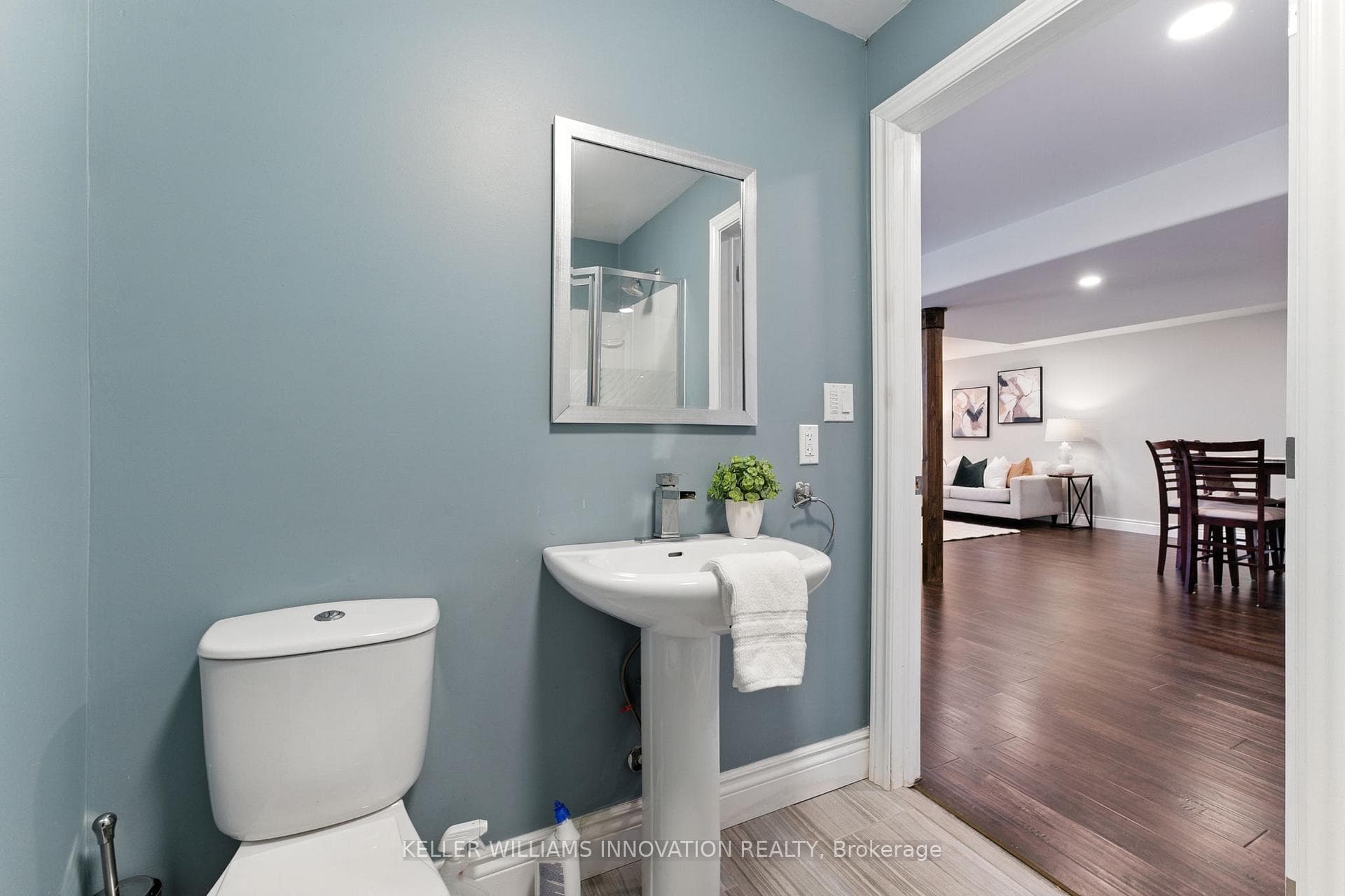 242 Hutton Street photo 21