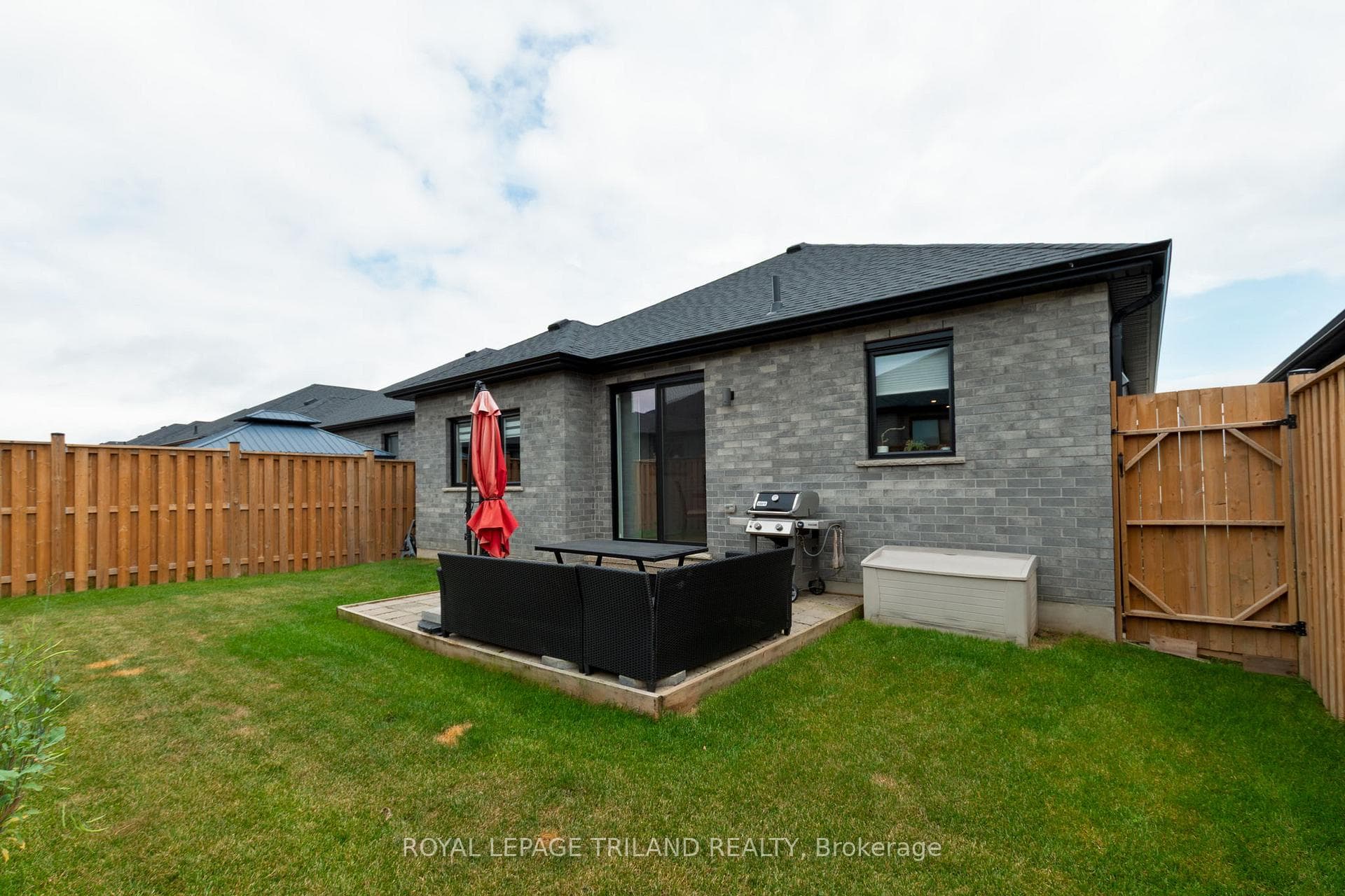 383 Daventry Way Unit 2 photo 29