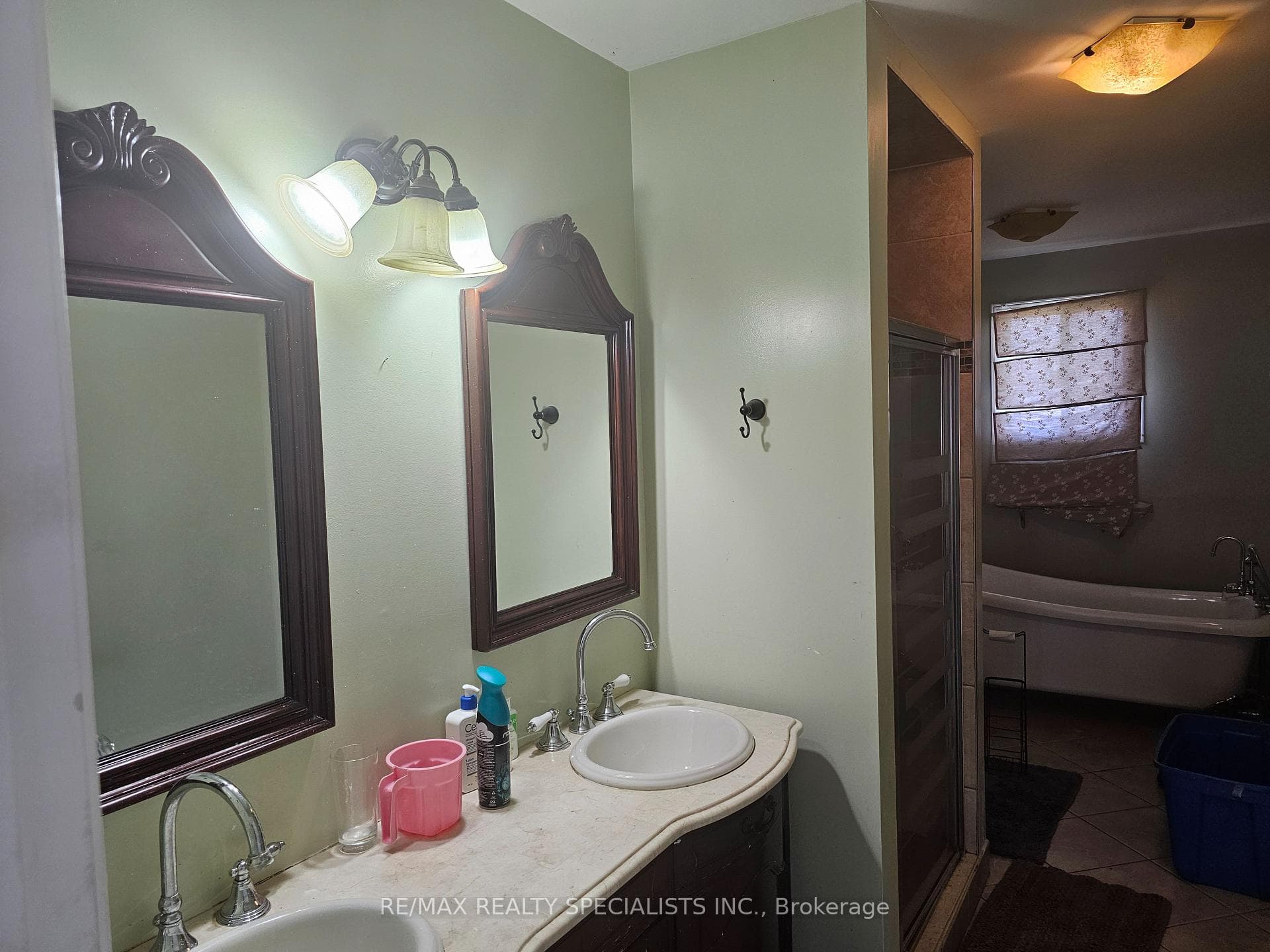 283 Delancey Boulevard photo 32