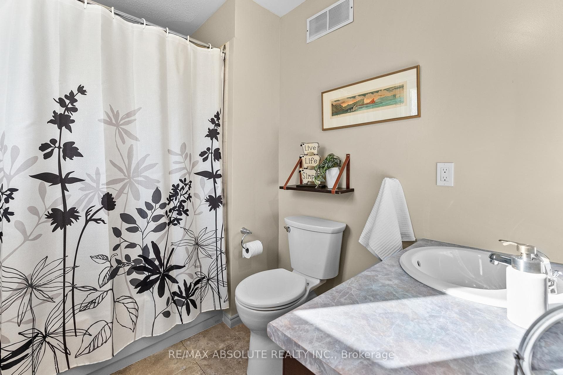 864 Centre Street photo 20