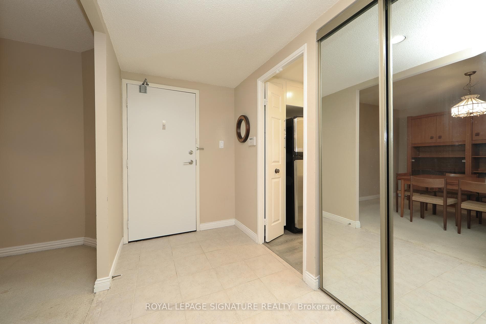 55 SKYMARK Drive Unit 303 photo 2