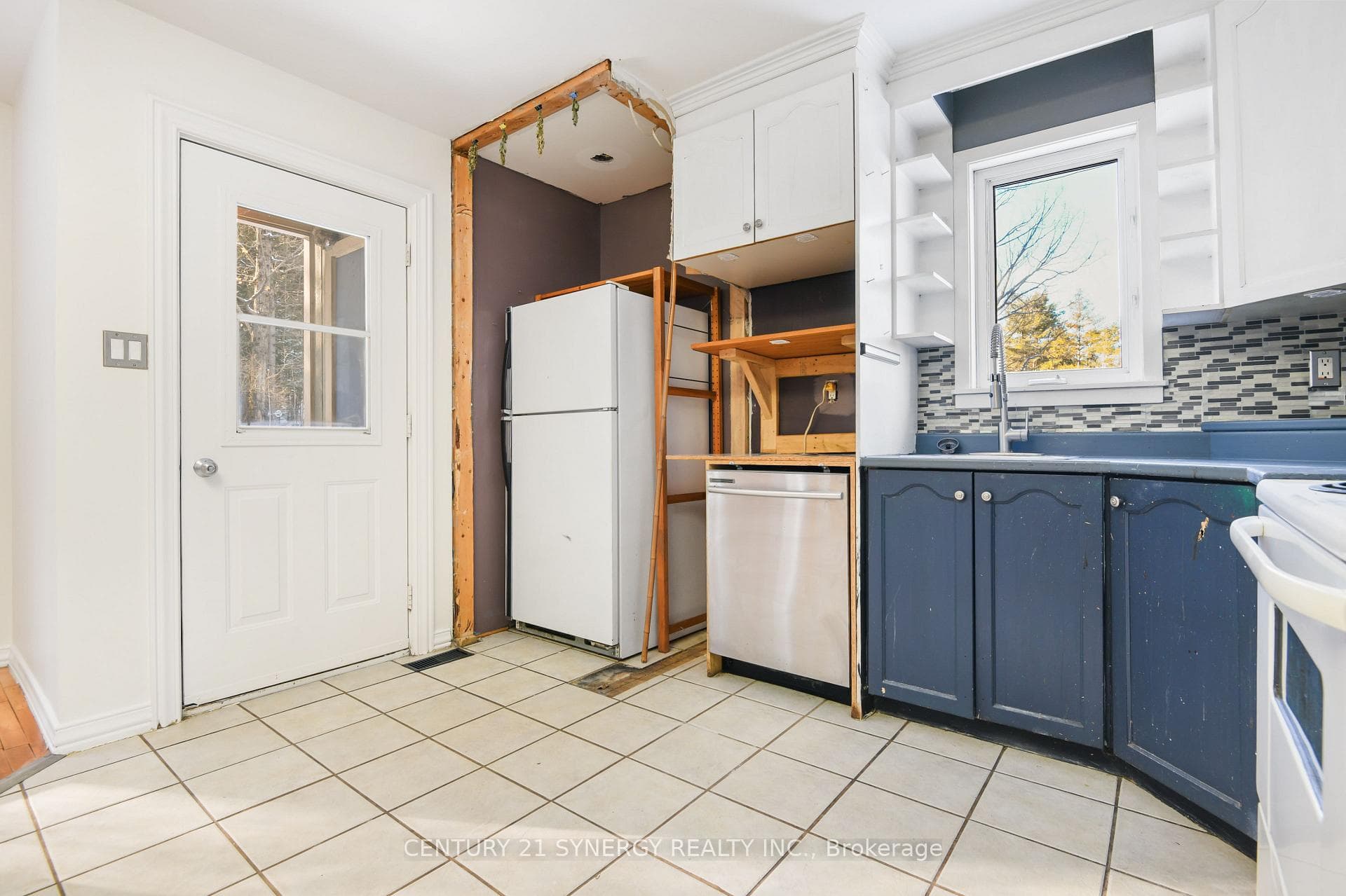 3225B RIVER Road photo 9