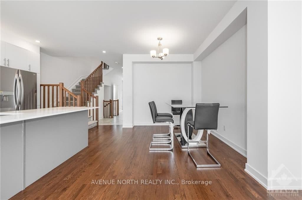 90 NETTLE Crescent photo 9