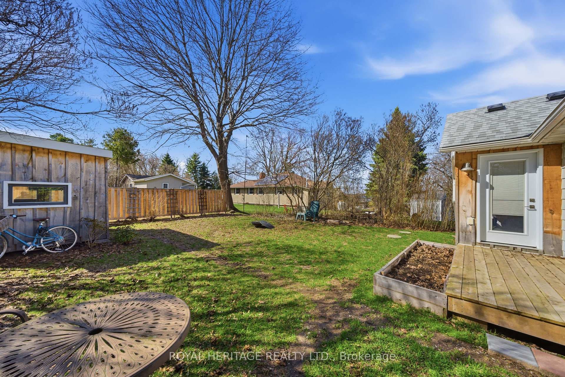2 Langdon Avenue photo 43