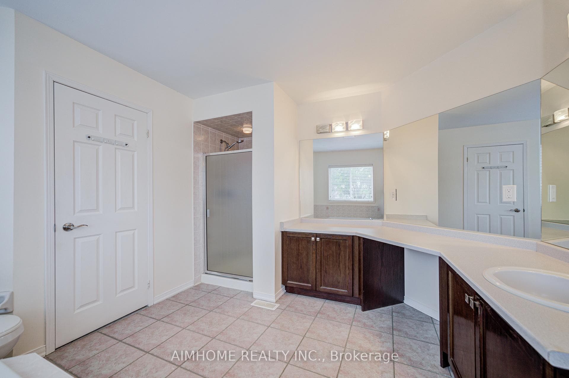 562 Mcbean Avenue photo 36