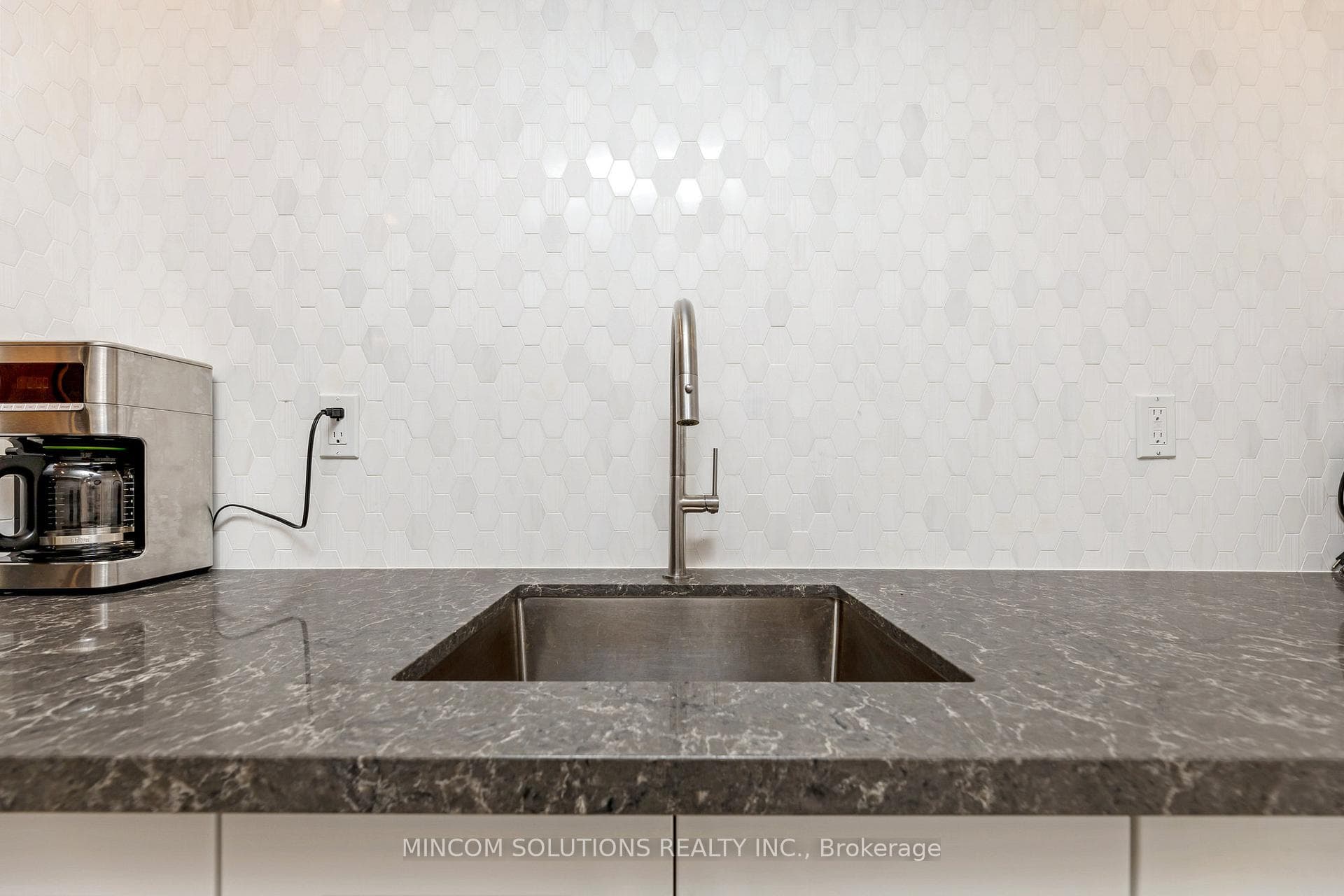 Wet Bar W/ Backsplash