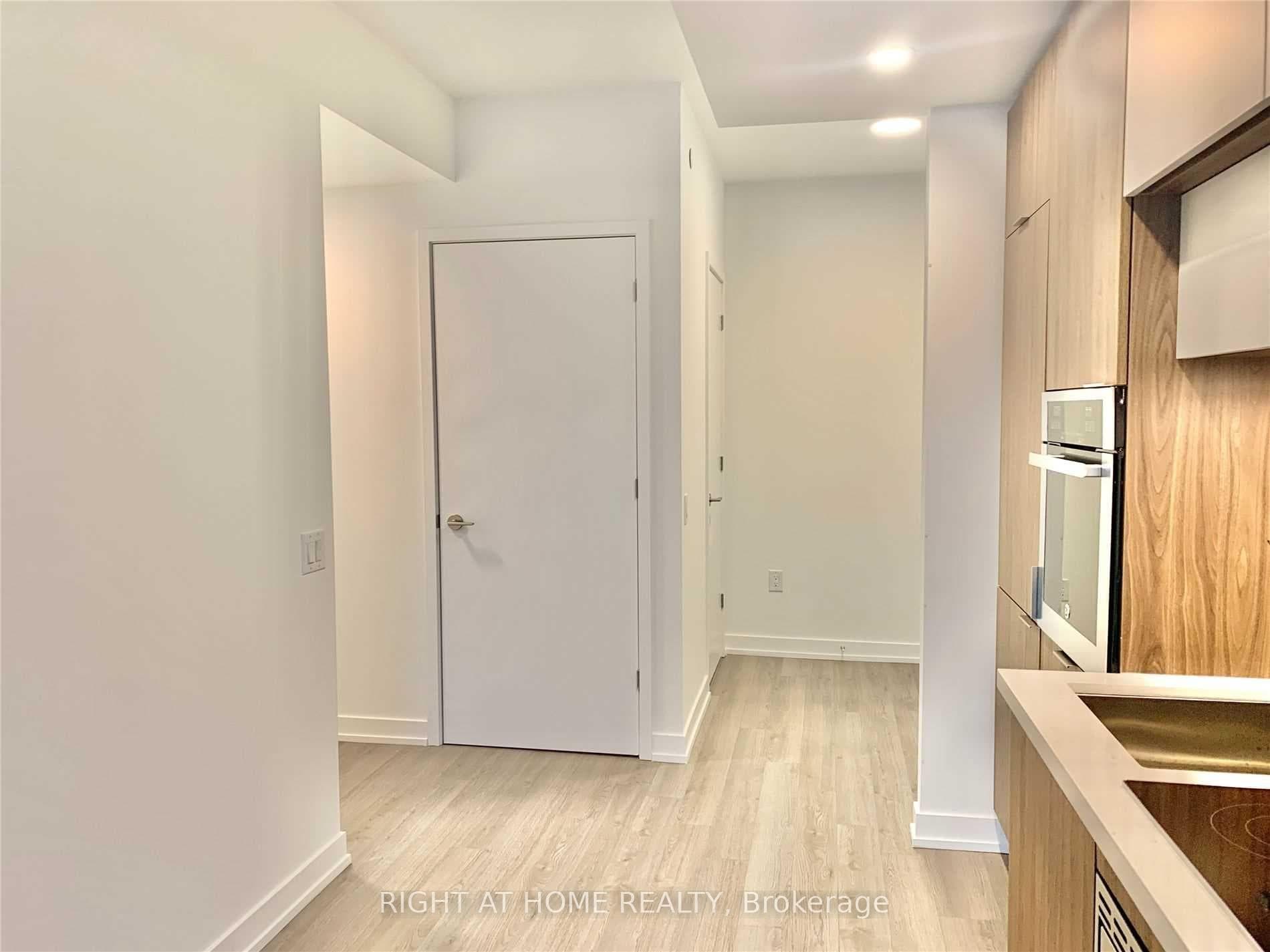 39 Roehampton Avenue Unit 1701 photo 8