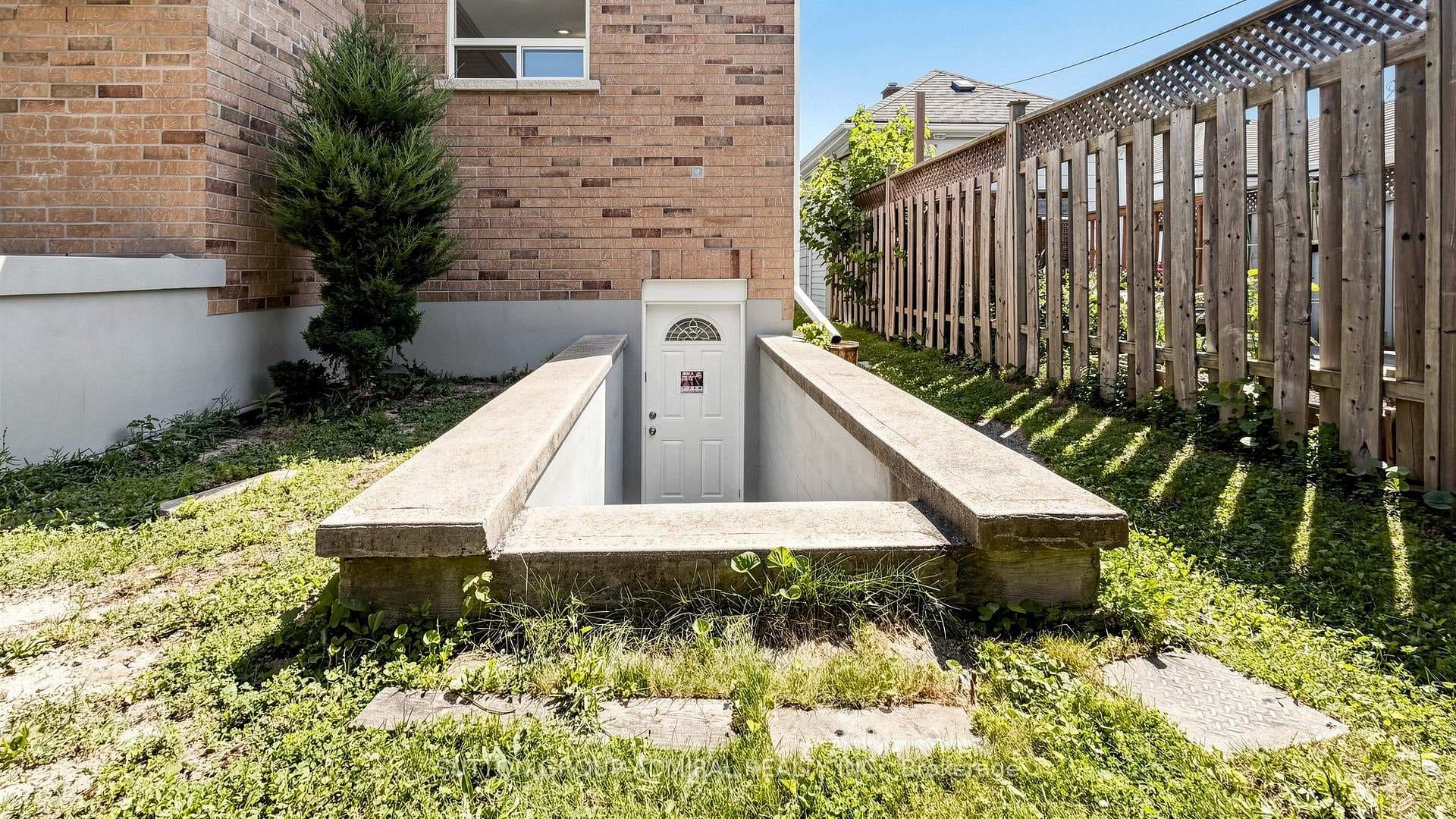 62 Rosemeade Avenue photo 45