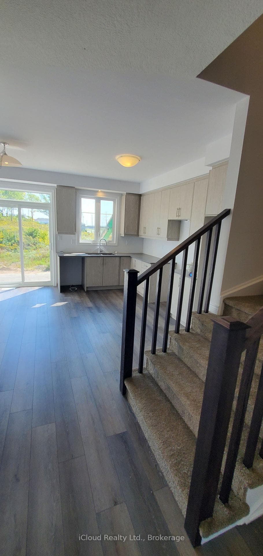 120 Court Drive photo 18