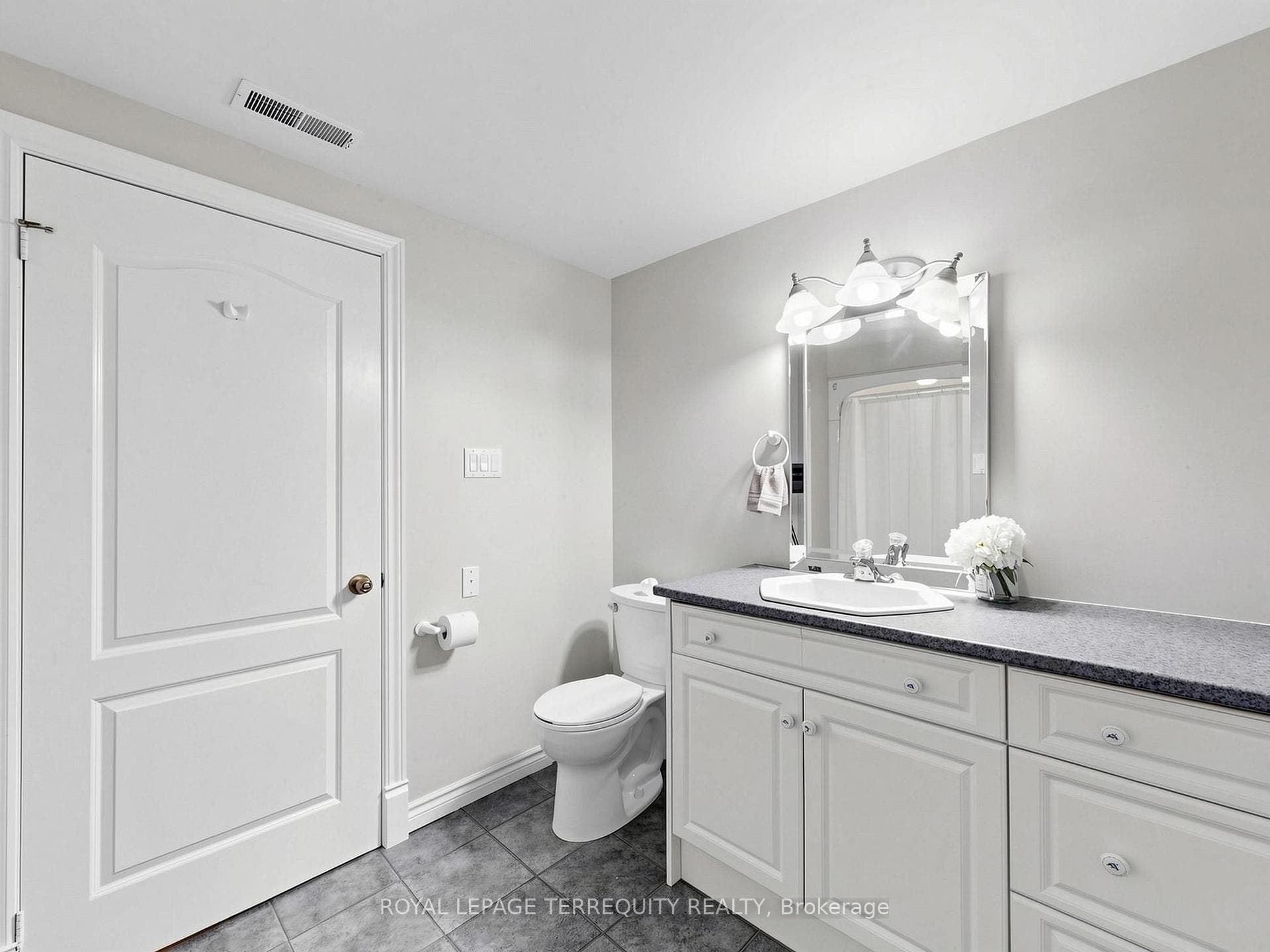 19 Johnson Crescent photo 42