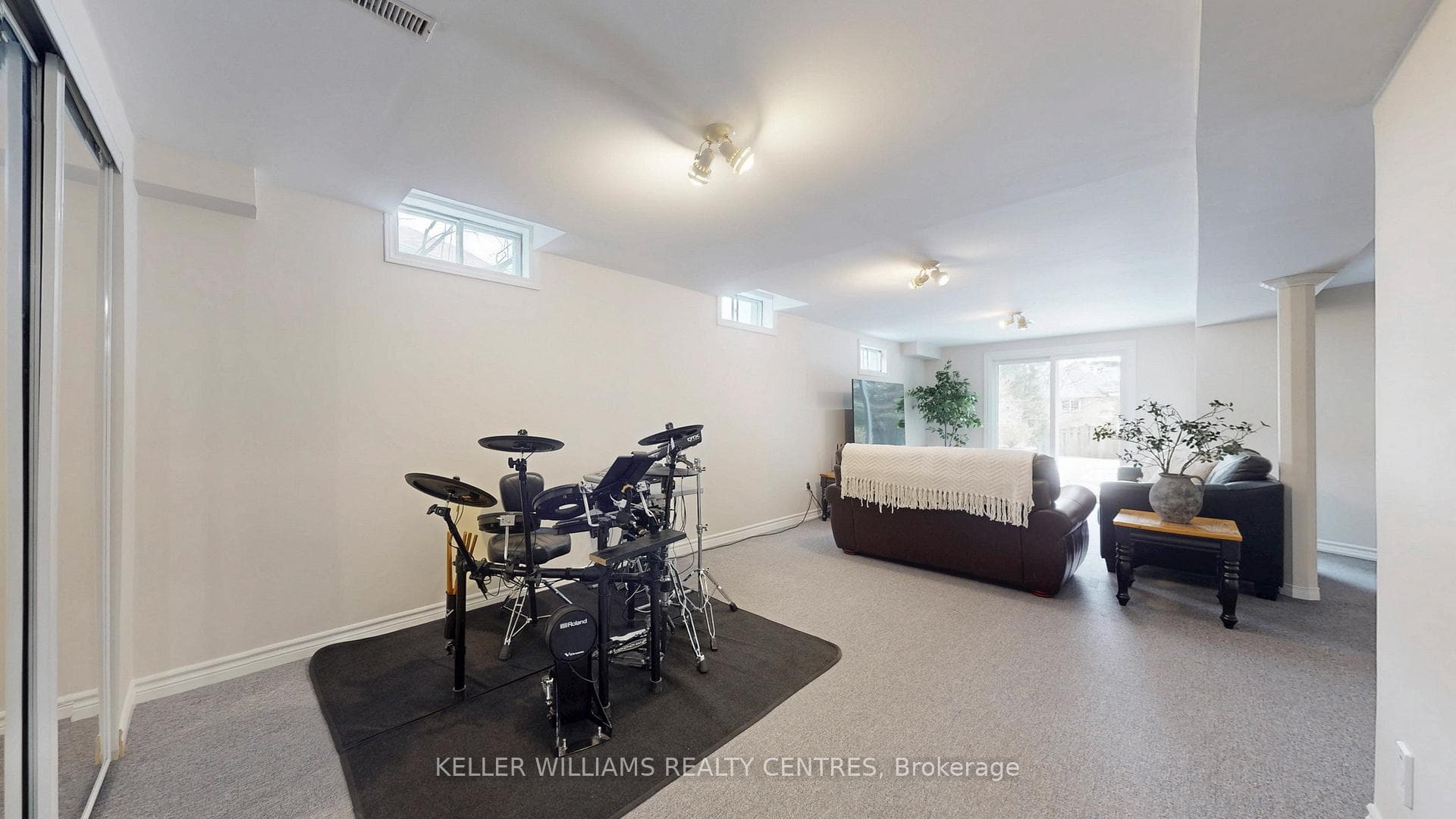 15 Beatty Crescent photo 31