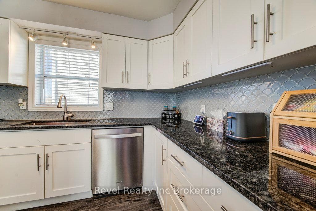 733 Southwood Way photo 15