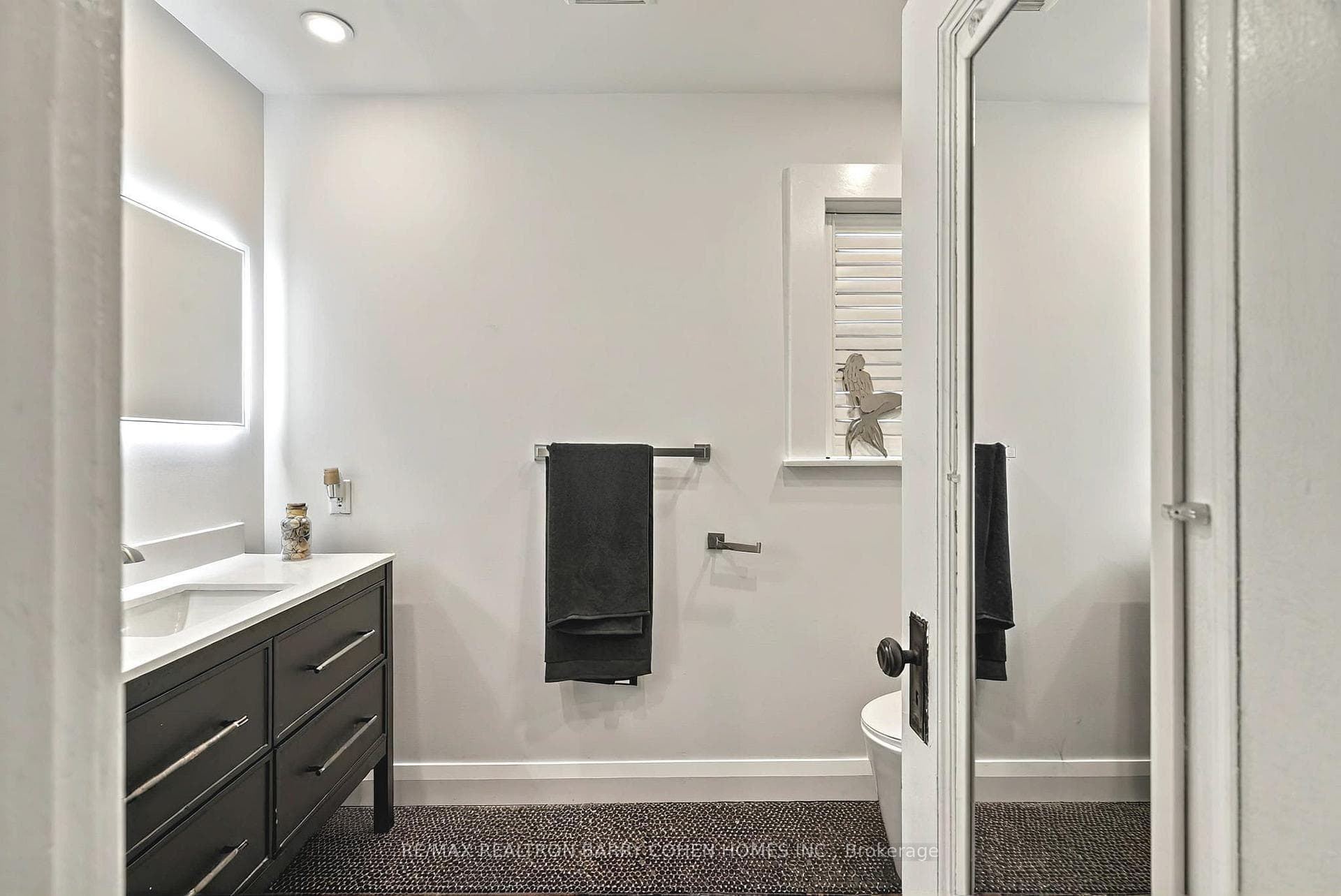 234 Heath Street photo 28