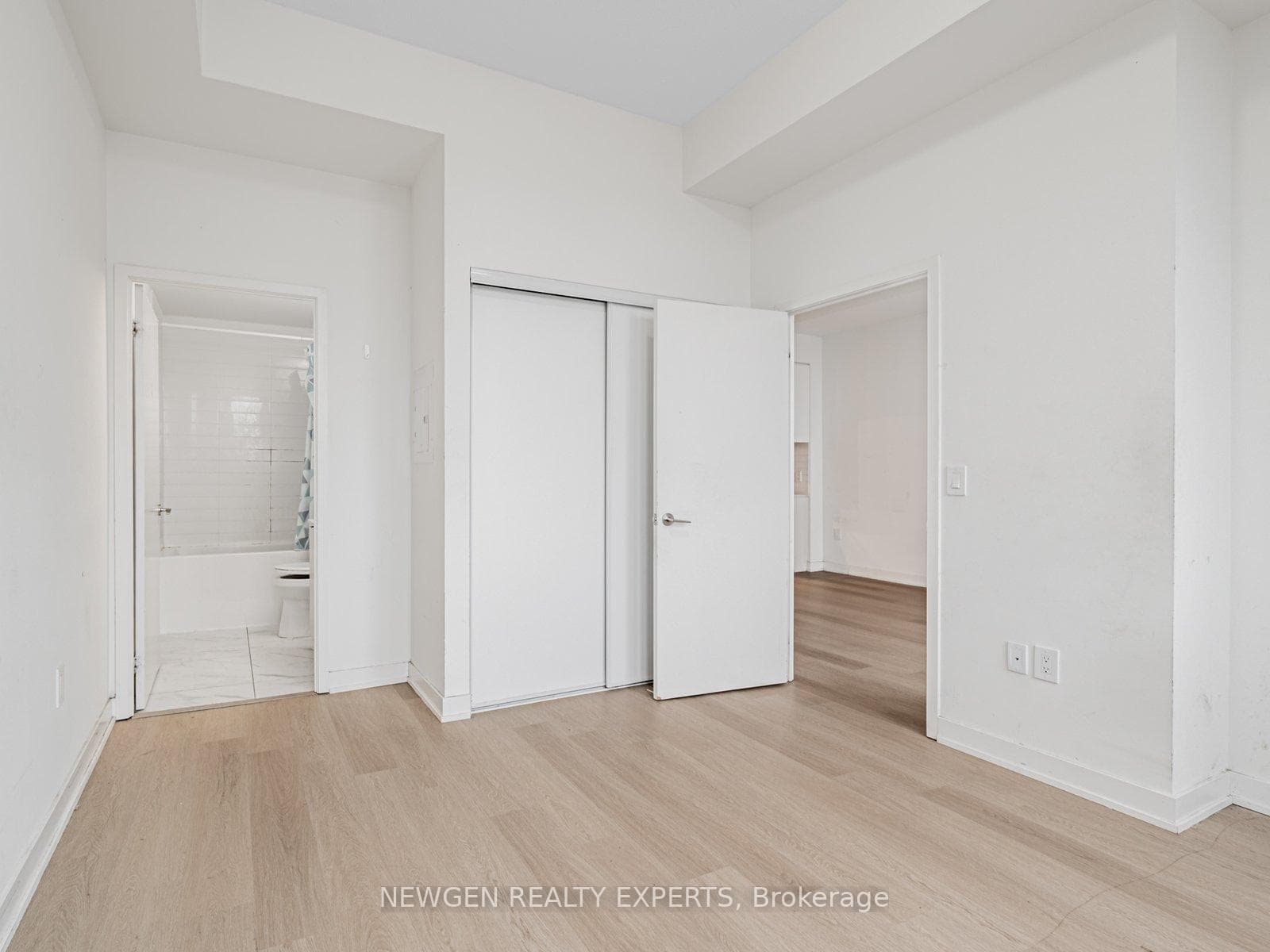 859 The Queensway N/A Unit 824 photo 15