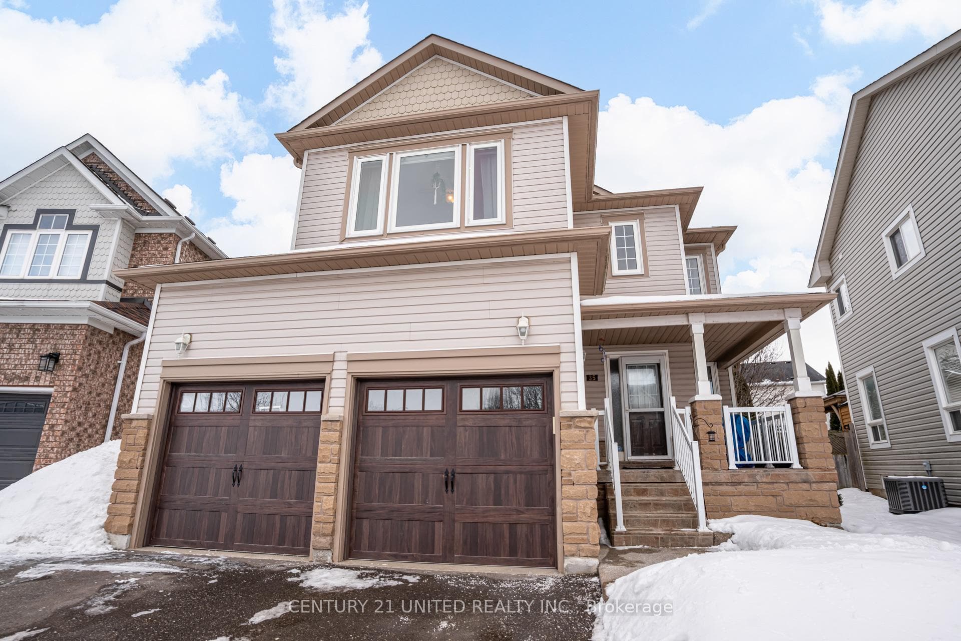 35 Ault Crescent photo 3