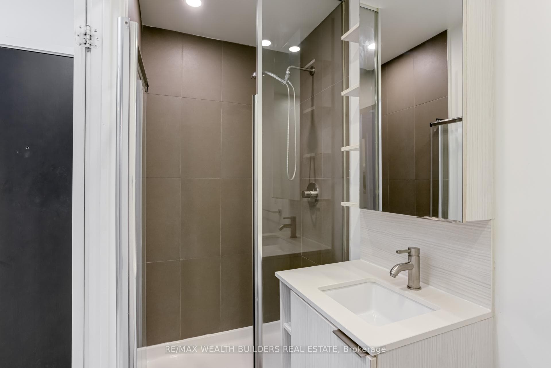 170 Sumach Street Unit 2011 photo 23