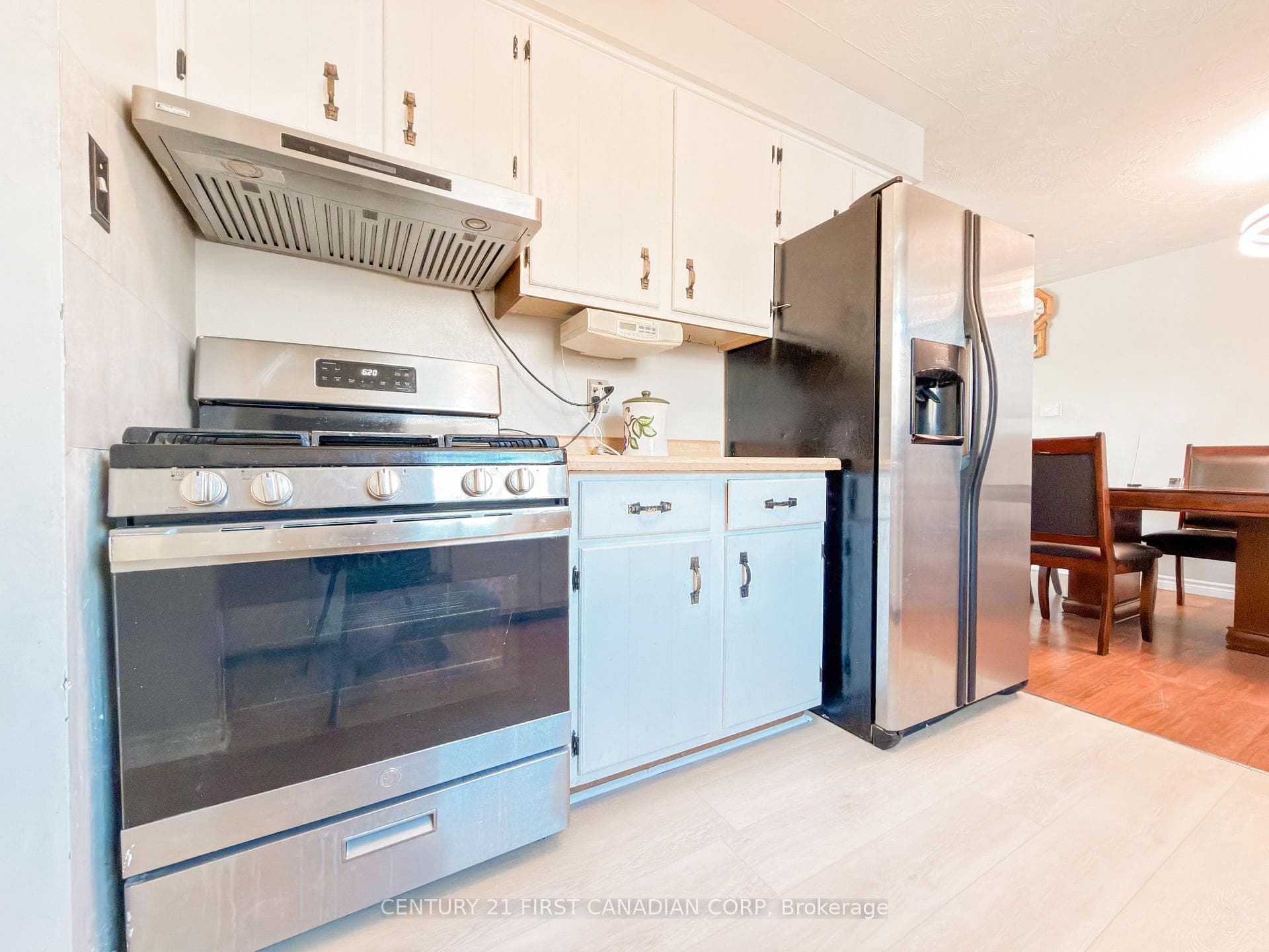 8 Poplar Crescent photo 8