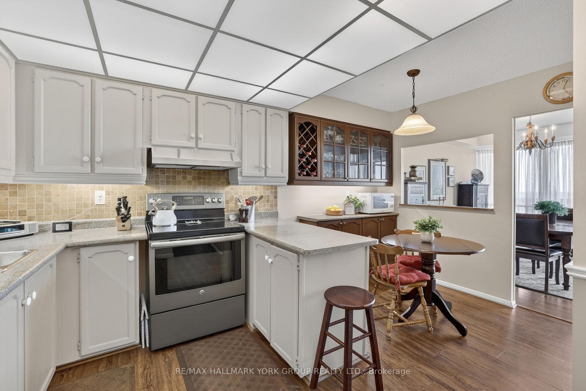 8111 Yonge Street Unit 1812 photo 8