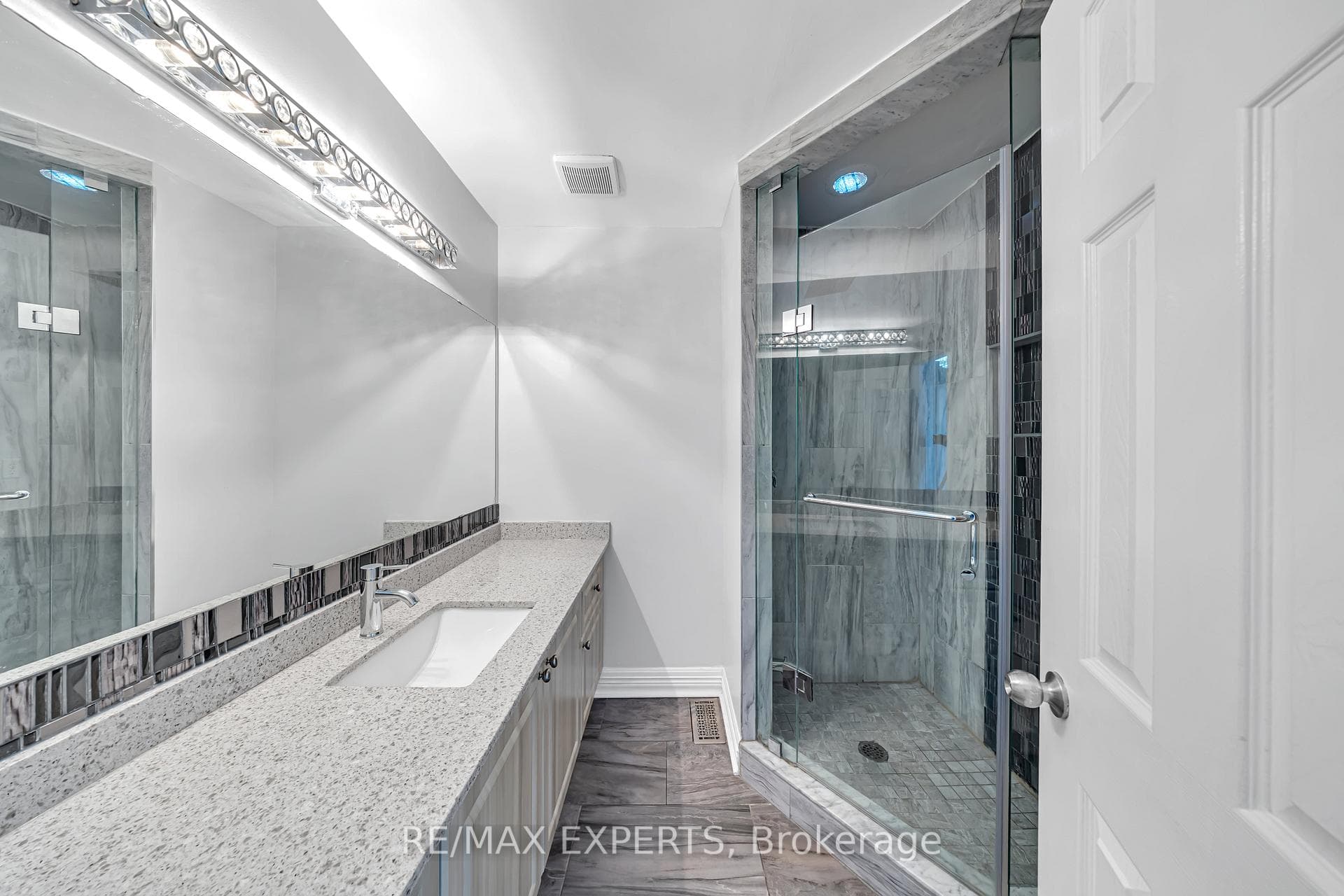 1103 Blueheron Boulevard photo 27