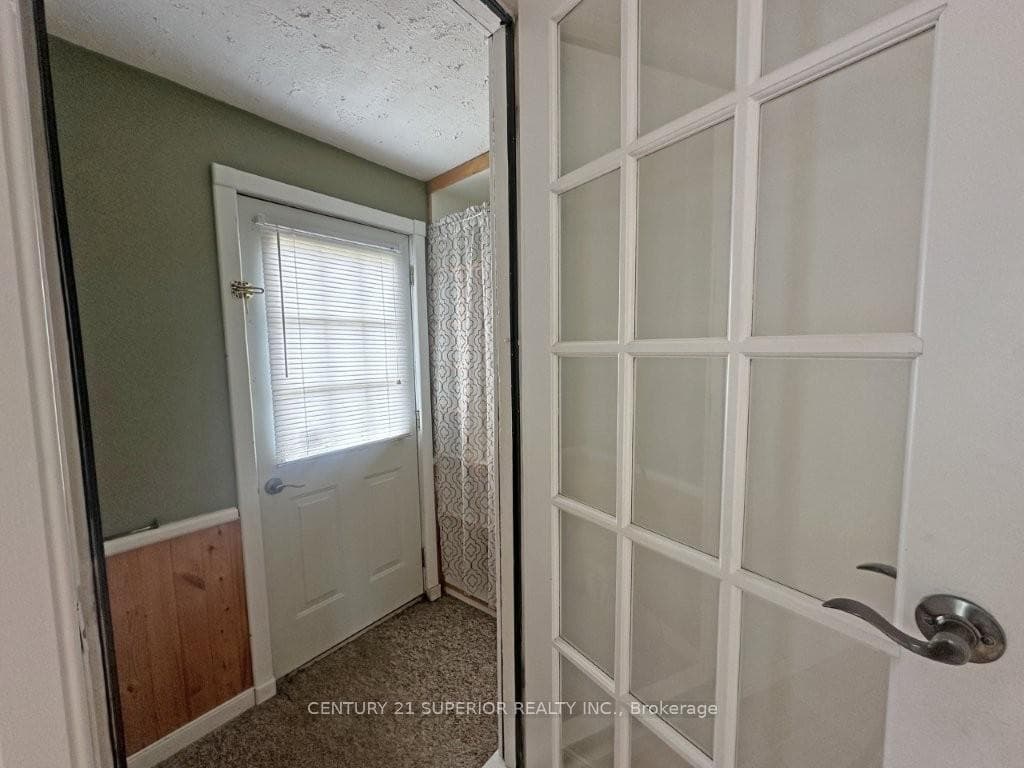 458 Francis Street photo 7
