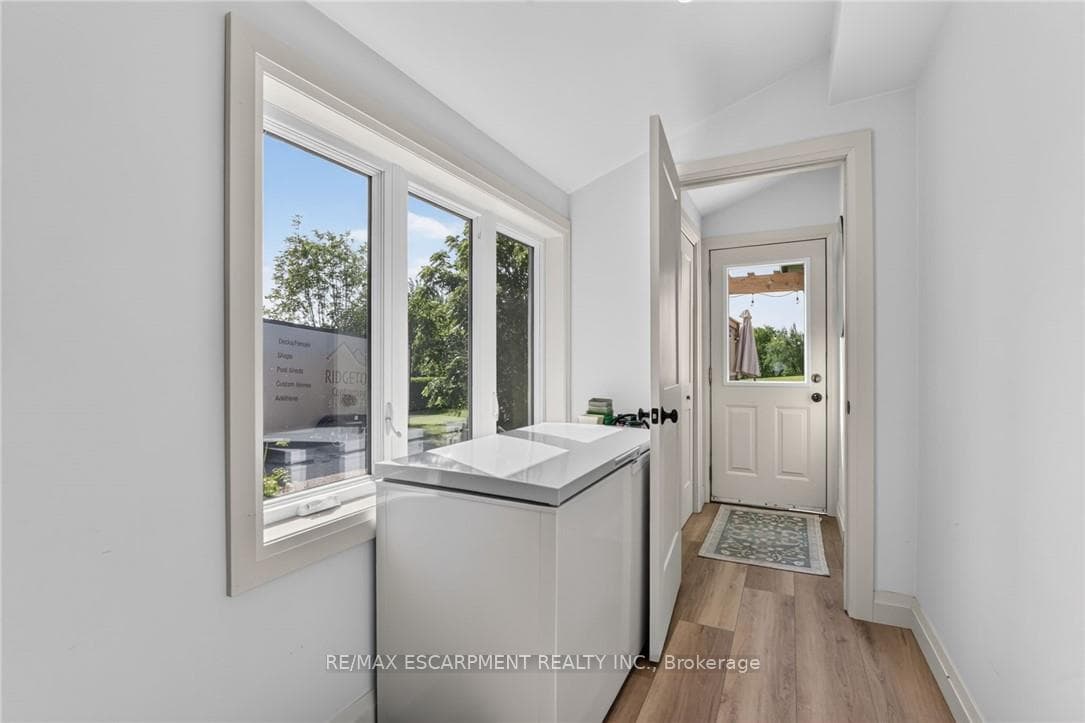 5242 Canborough Road photo 28