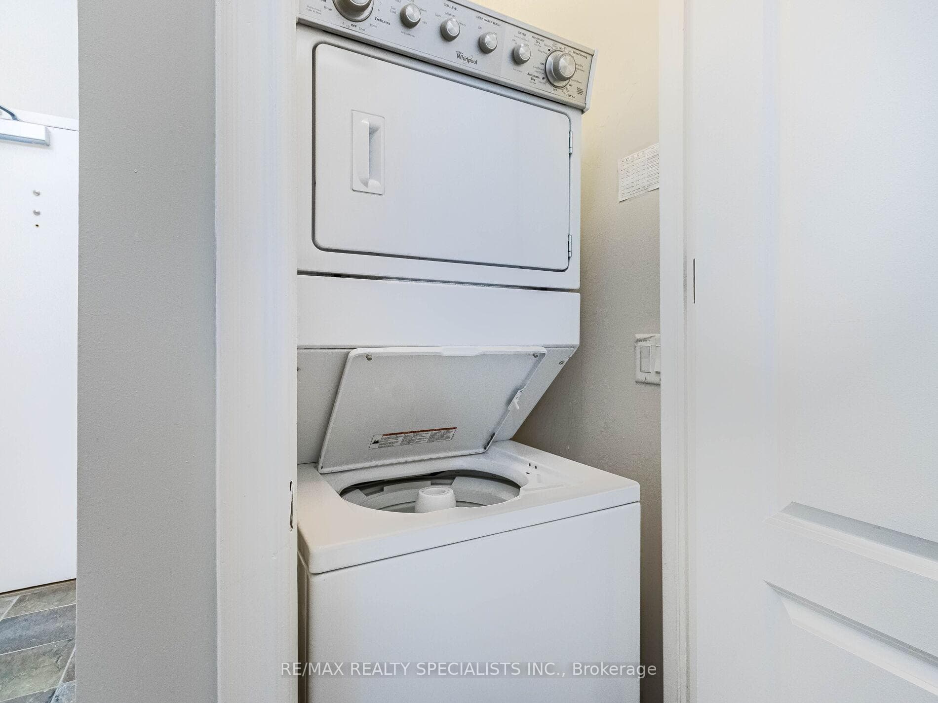 1111 Avenue Road Unit 102 photo 34
