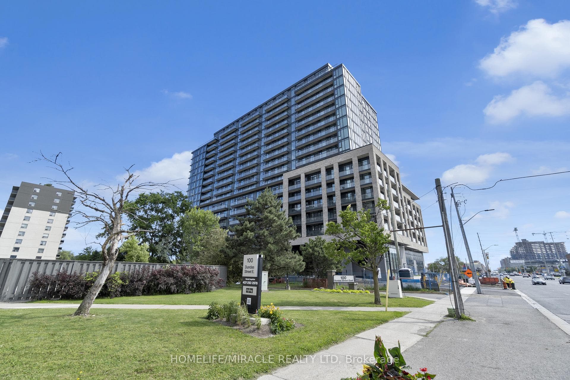 86 Dundas Street Unit 320 photo 2
