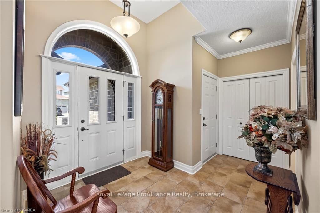103 MCDONOUGH Crescent photo 21