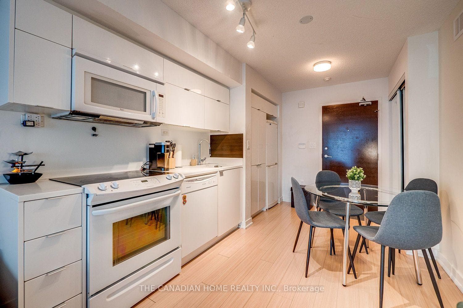 21 Iceboat Terrace Unit 1605 photo 11