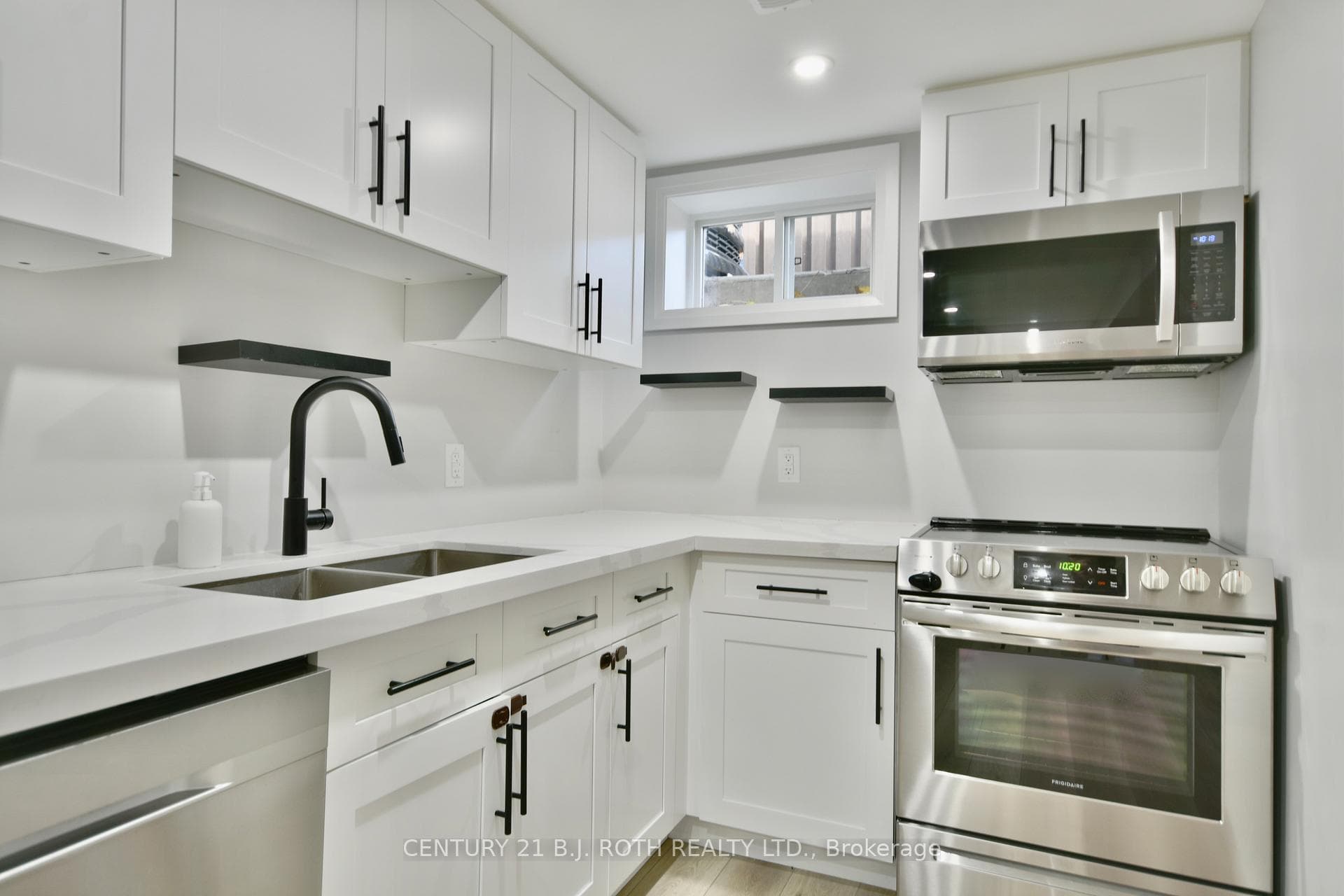 156 Puget Street photo 2