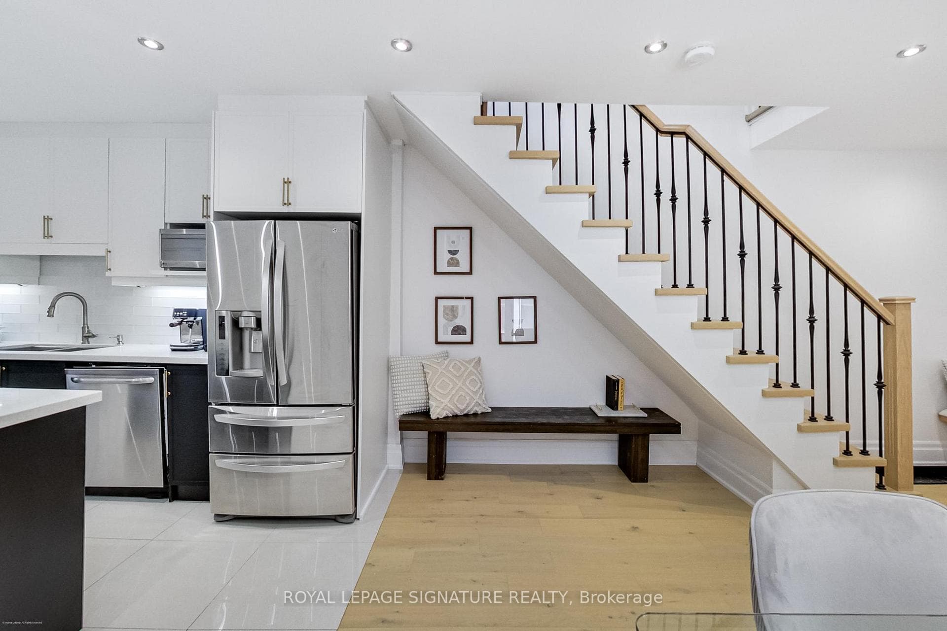 15 Glebeholme Boulevard photo 11
