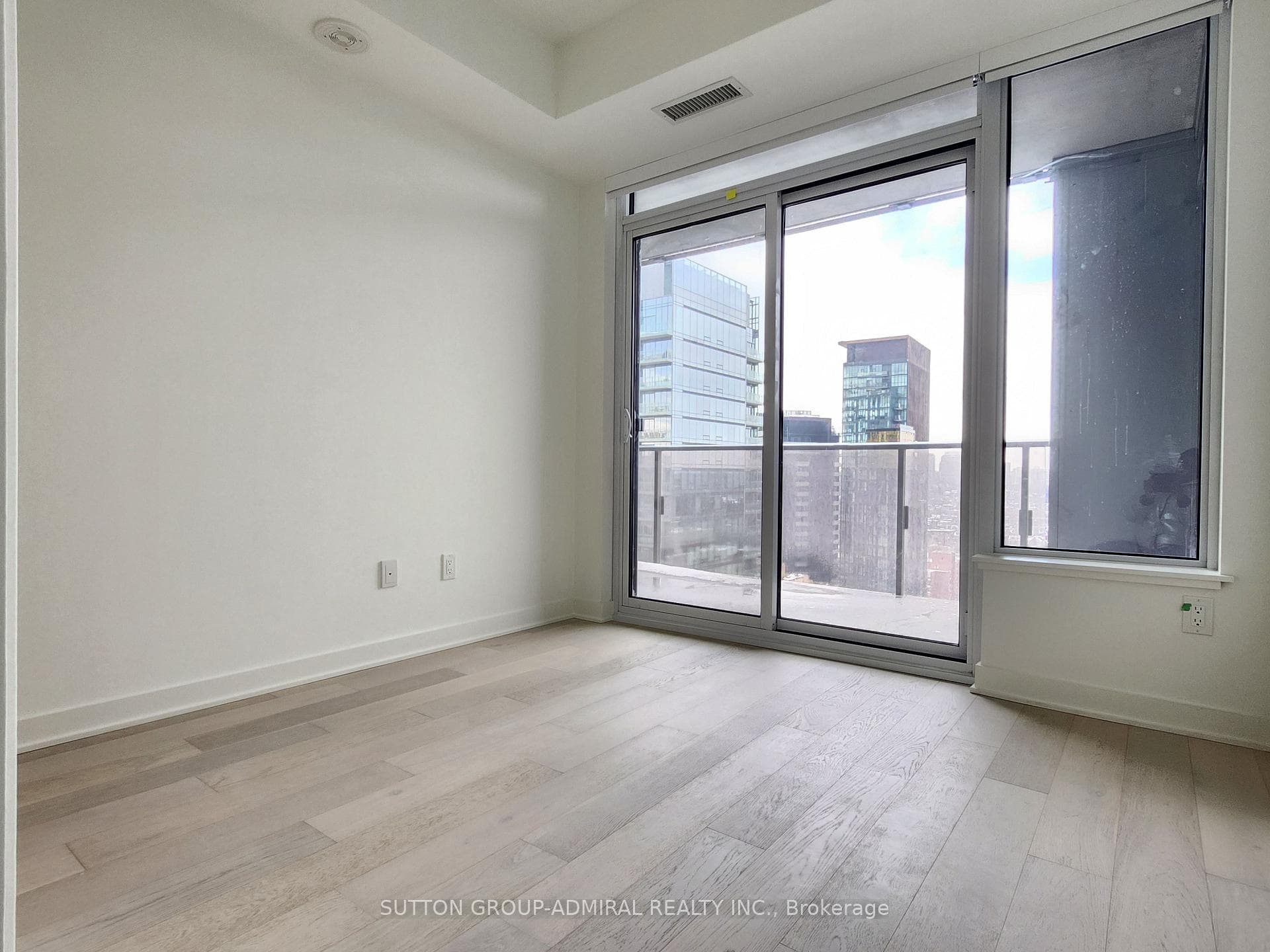 11 Yorkville Avenue Unit 1904 photo 8