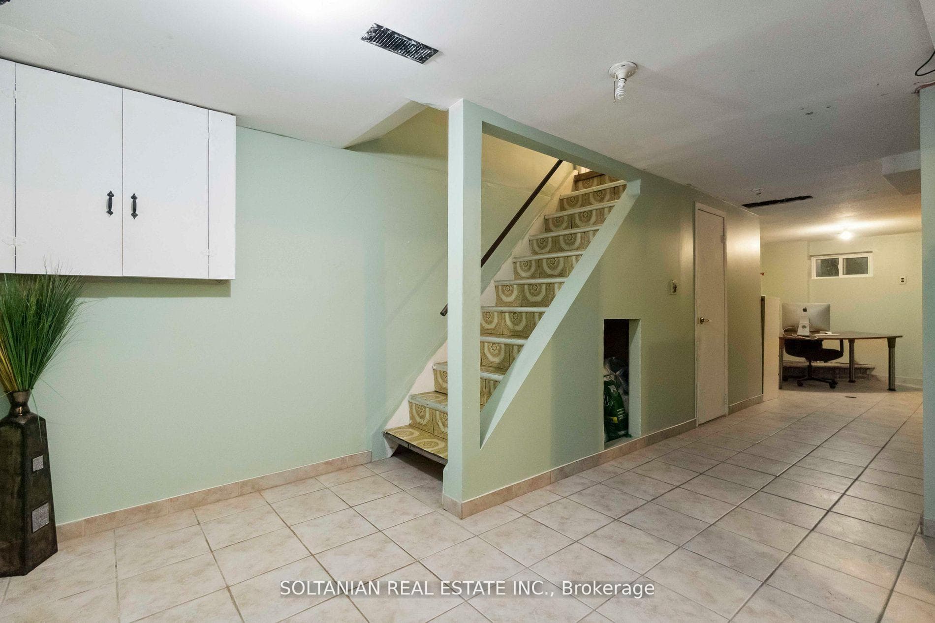 102 Elnathan Crescent photo 29
