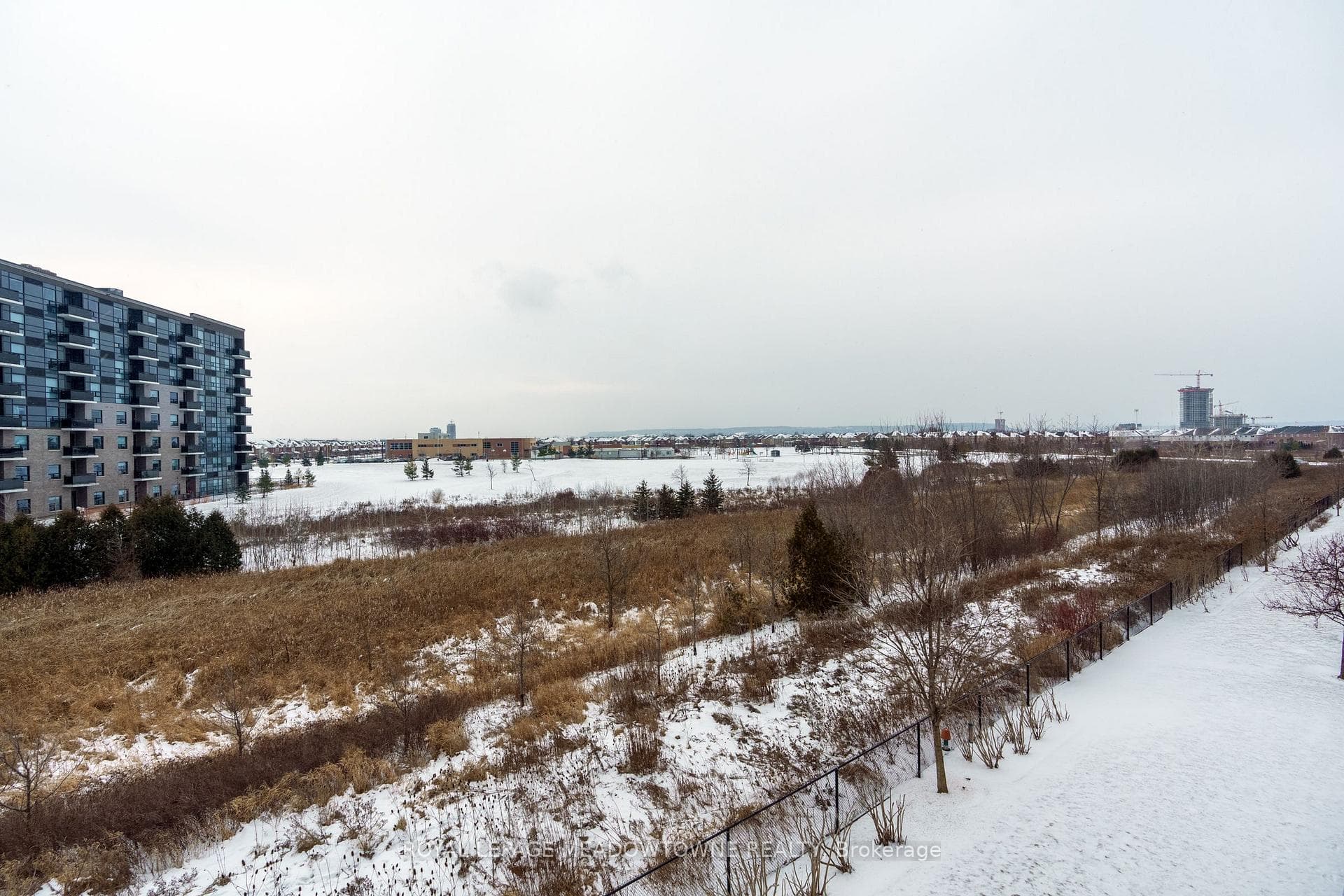 balcony O/L green space & distant escarpment views