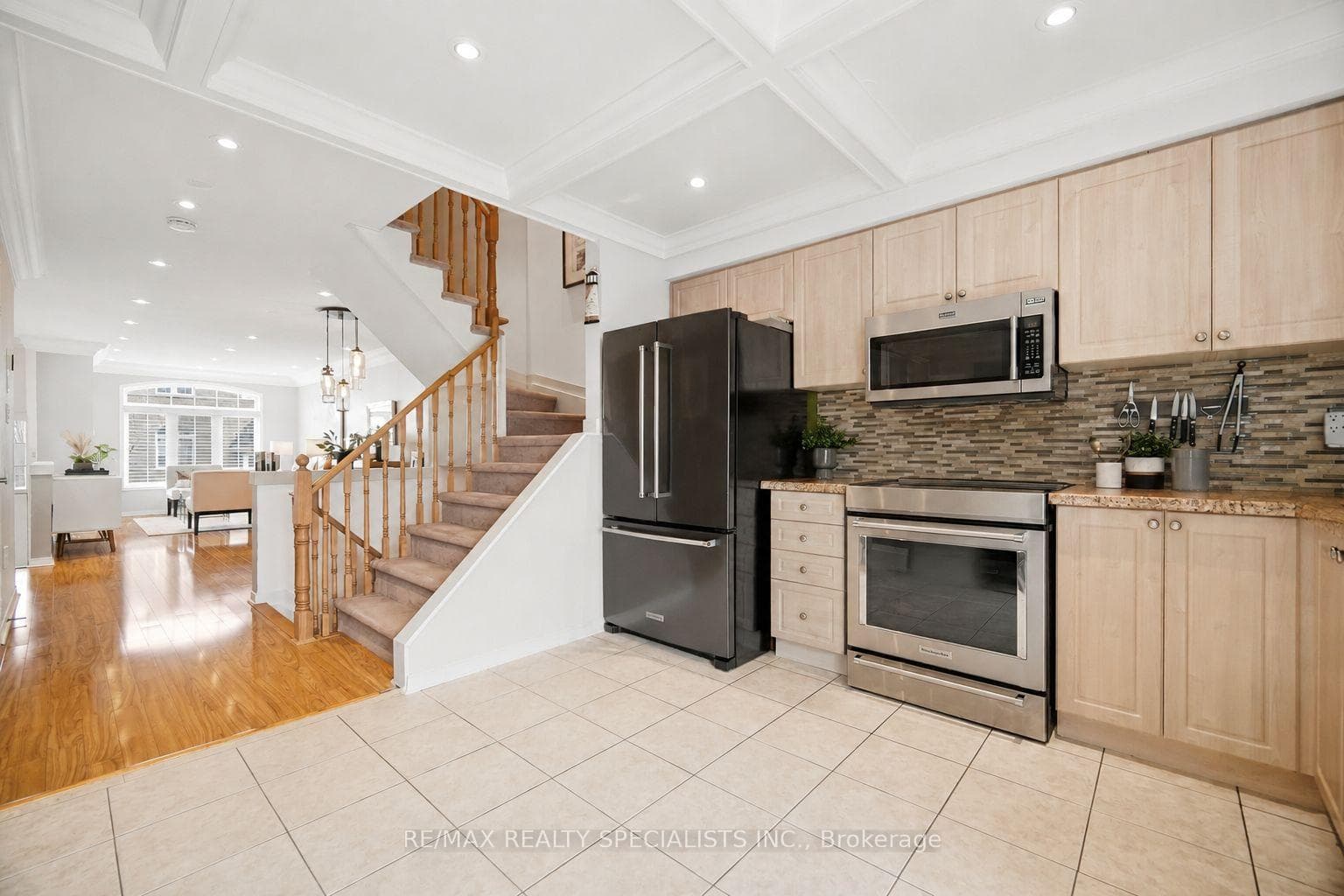 3378 Redpath Circle photo 5
