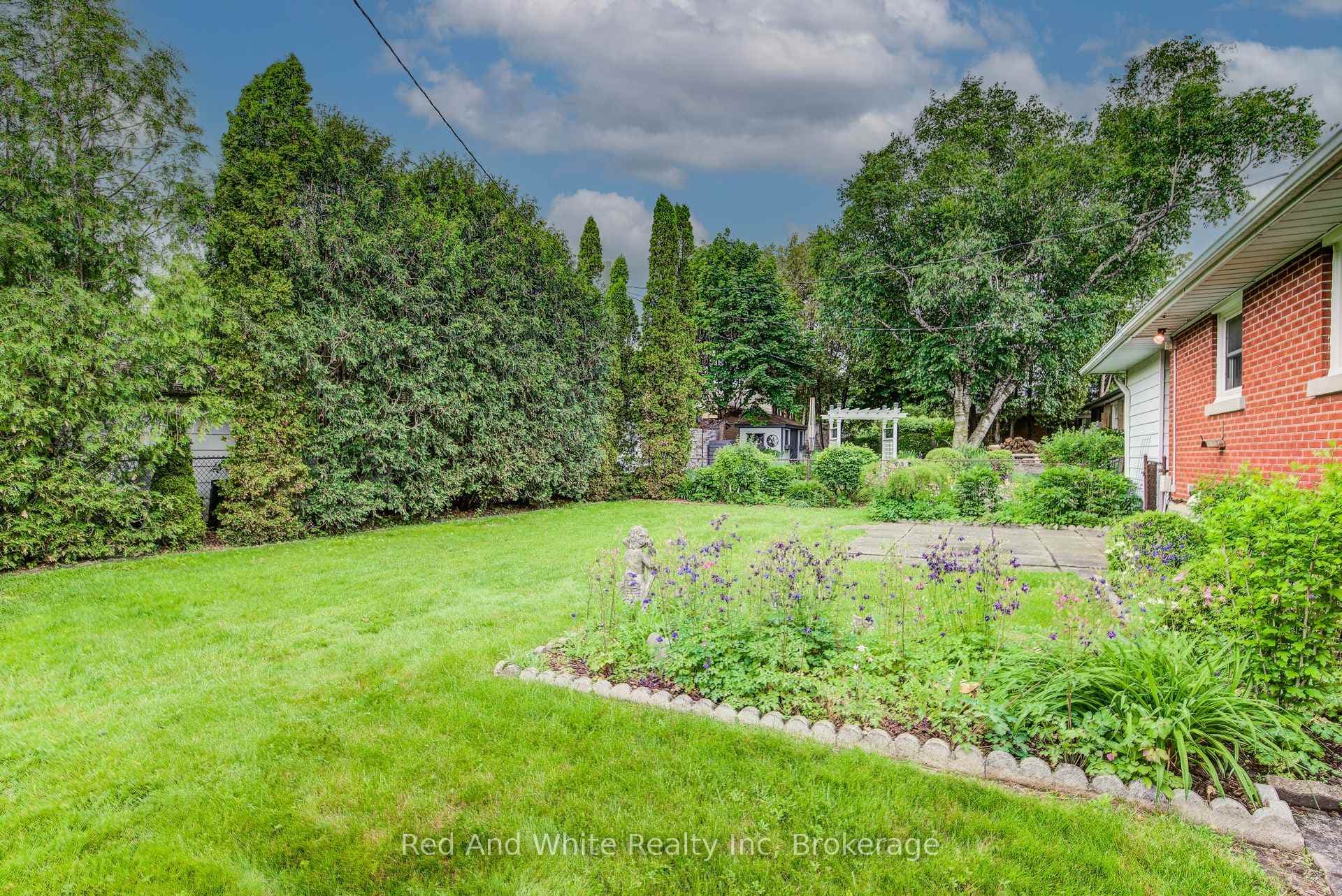 104 Elgin Crescent photo 34
