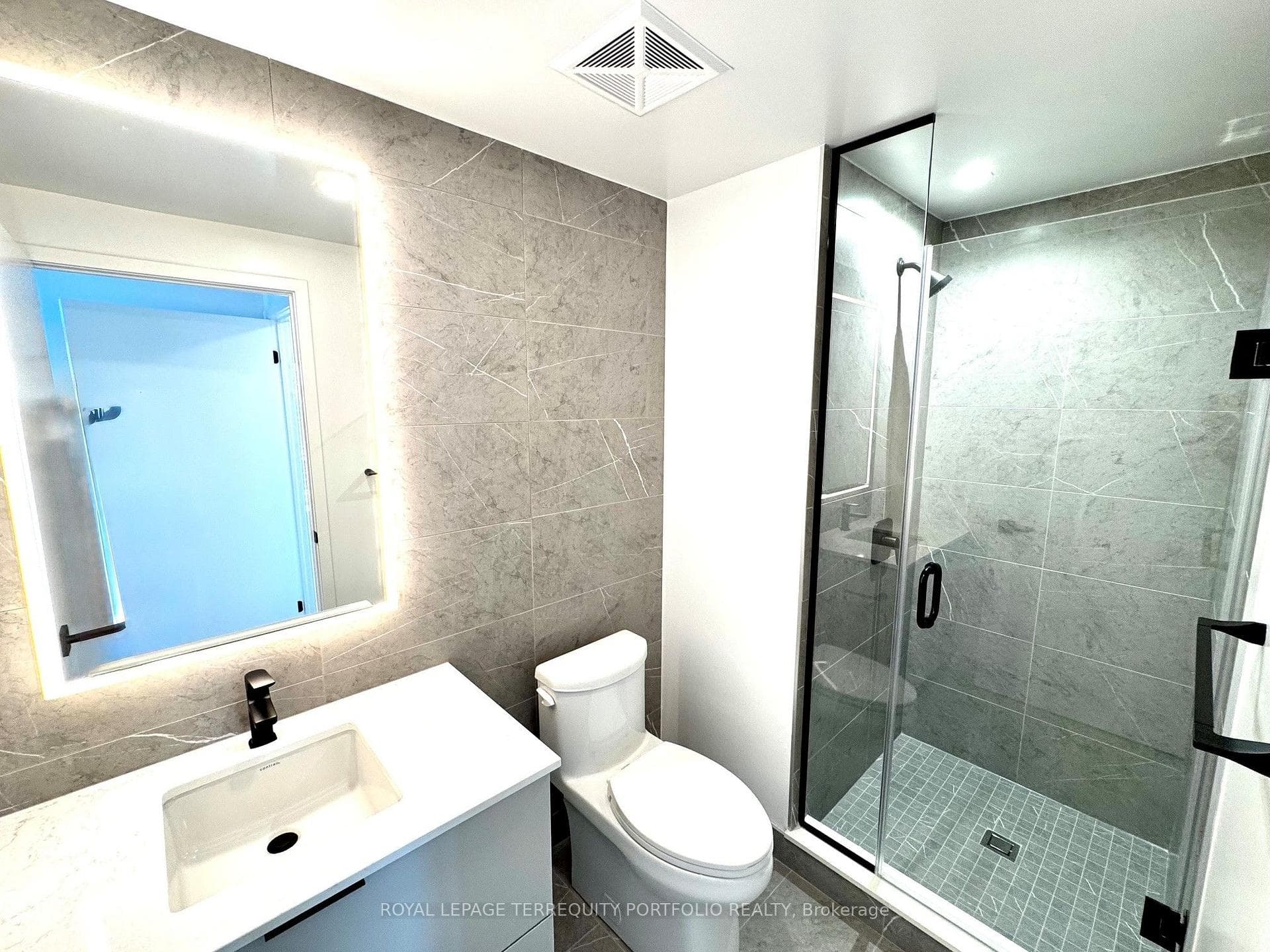 609 Sherbourne Street Unit 3102 photo 5