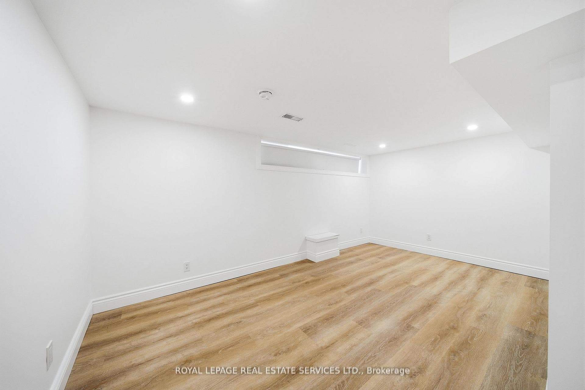 6 Corbett Crescent photo 16