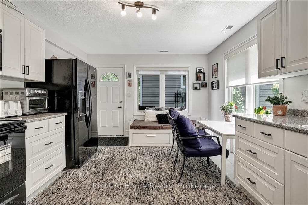 461 LAKESHORE Road photo 33