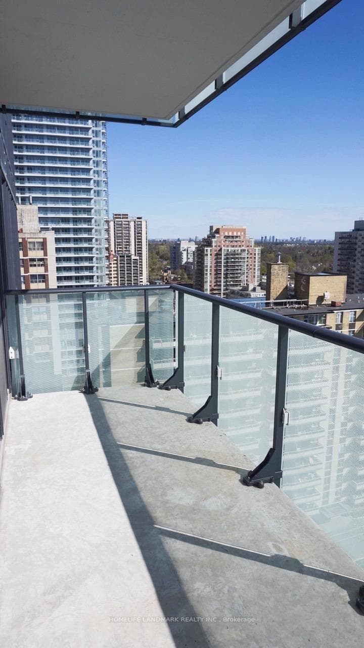 185 Roehampton Avenue Unit 1306 photo 9