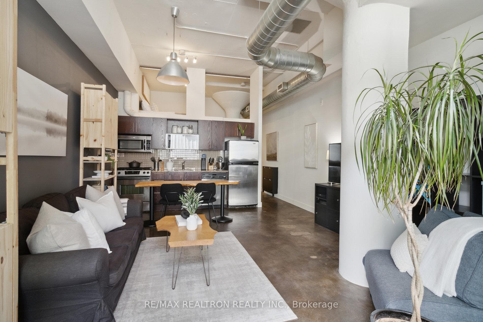 233 Carlaw Avenue Unit 319 photo 11