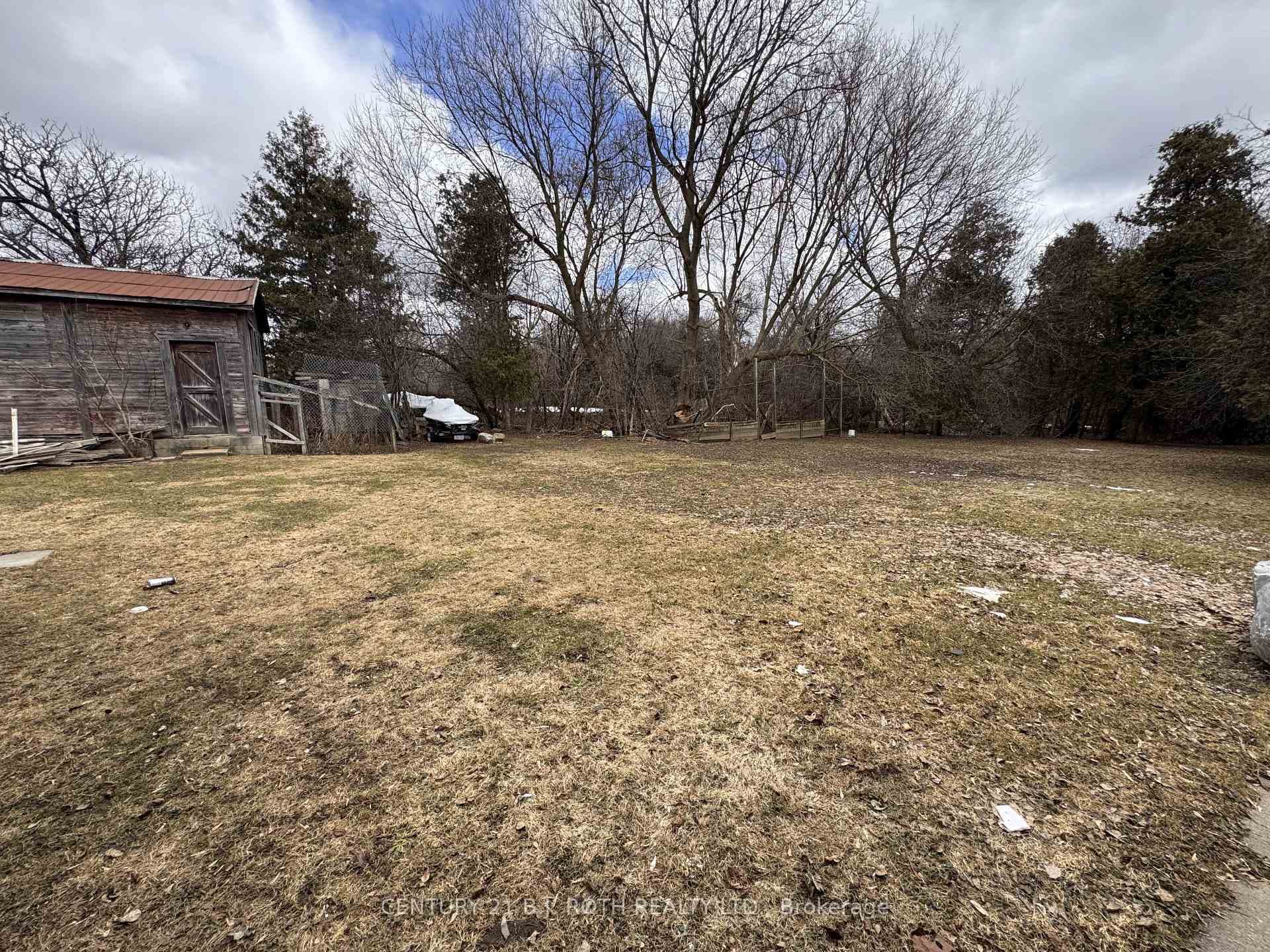 915 Taunton Road photo 18