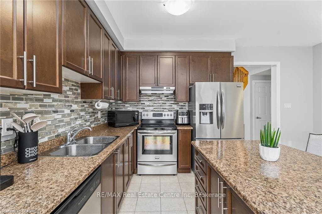 47 RIDGEGATE Crescent photo 14