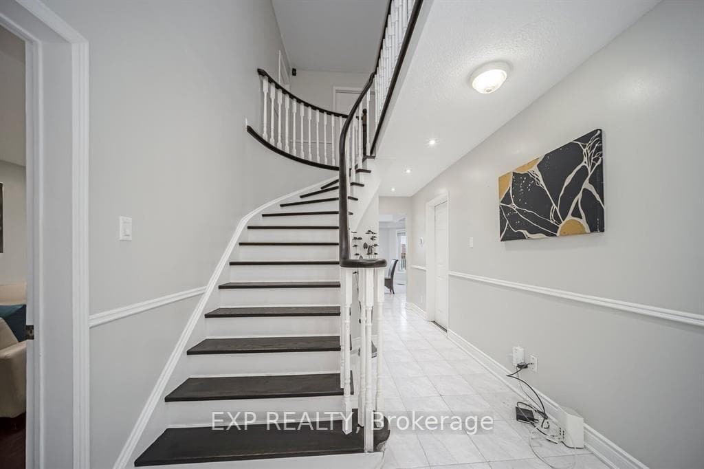 692 Huntington Ridge Drive photo 22