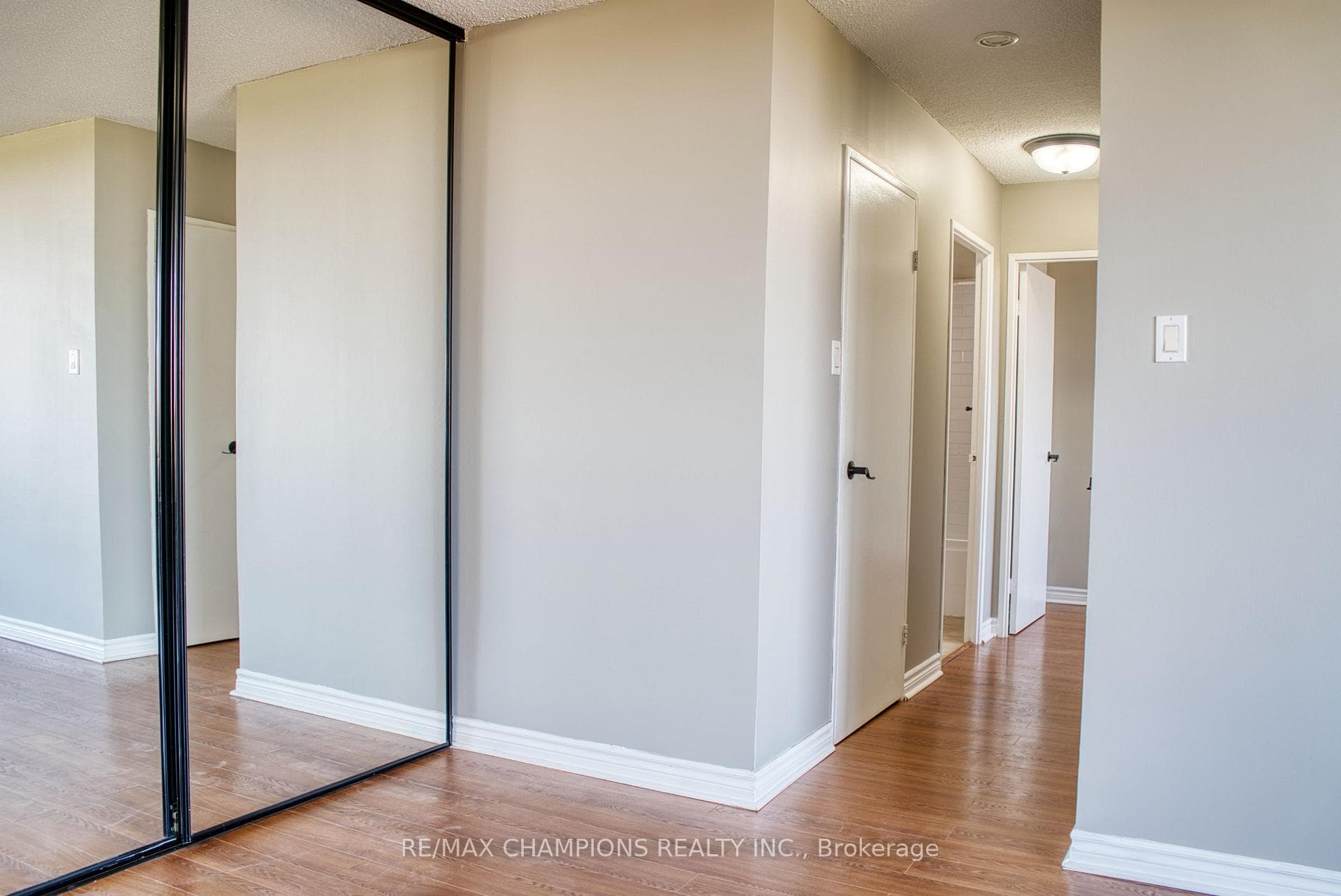2929 Aquitaine Avenue Unit 703 photo 11
