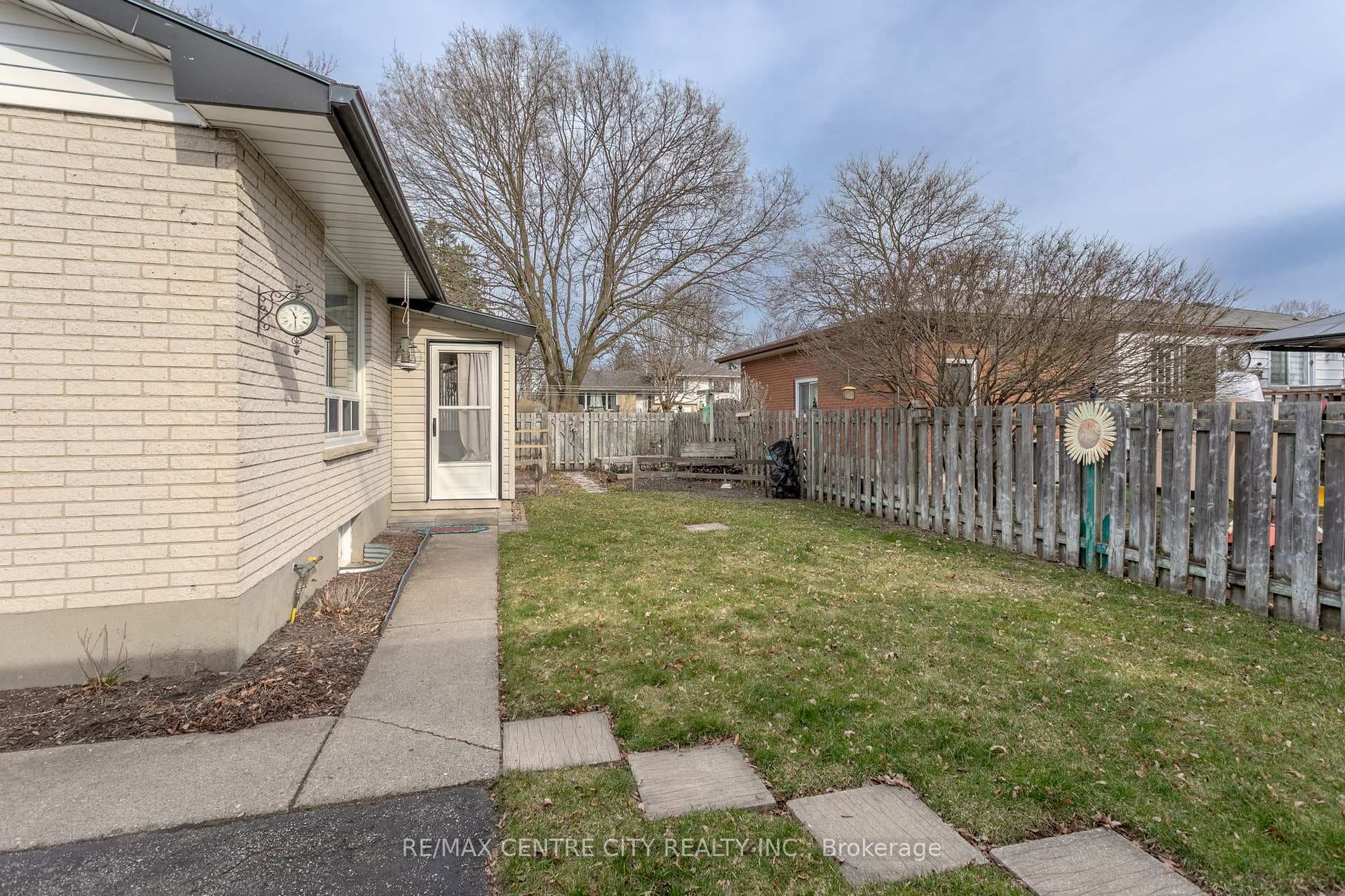 8 Dell Drive photo 25