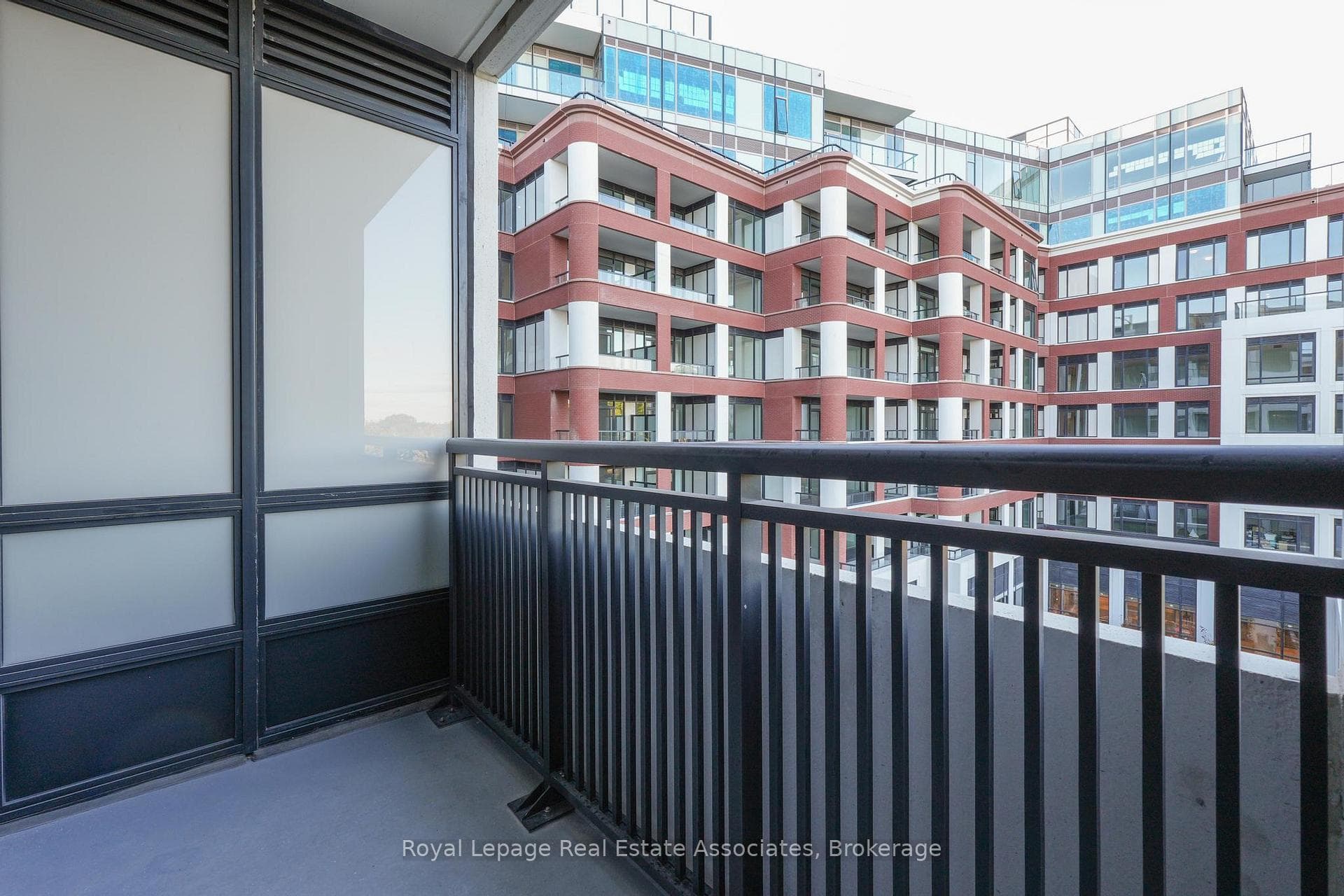 259 The Kingsway N/A Unit 404 photo 19
