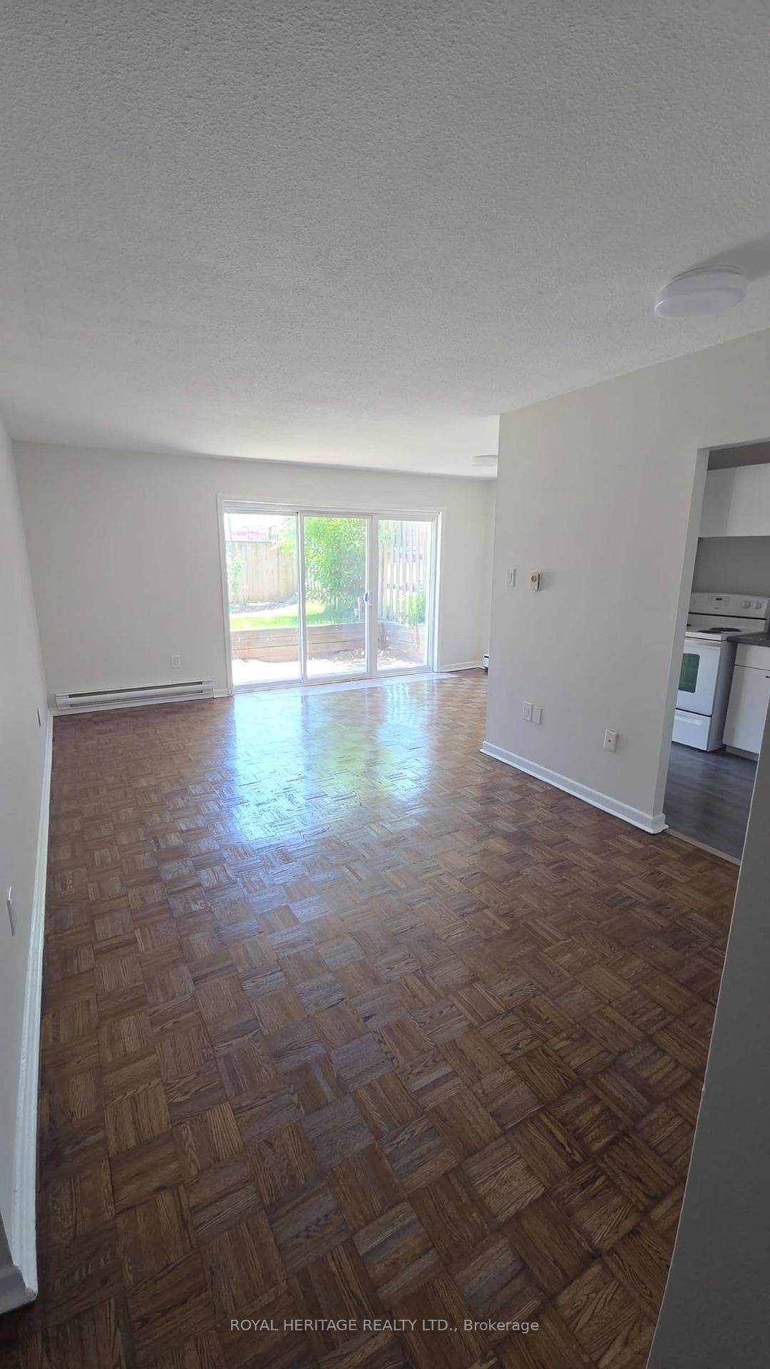 945 Simcoe Street Unit 2 photo 3