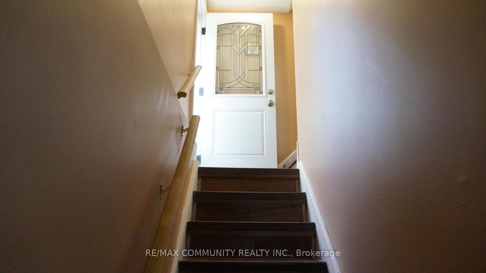 56 Overlord Crescent Unit UPPER photo 22